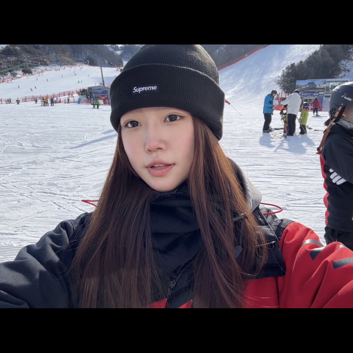 Supreme New Era S Logo Beanie Black - 24FW, (W) UGG Classic Mini II Boots Chestnut 착용 스타일 - 1