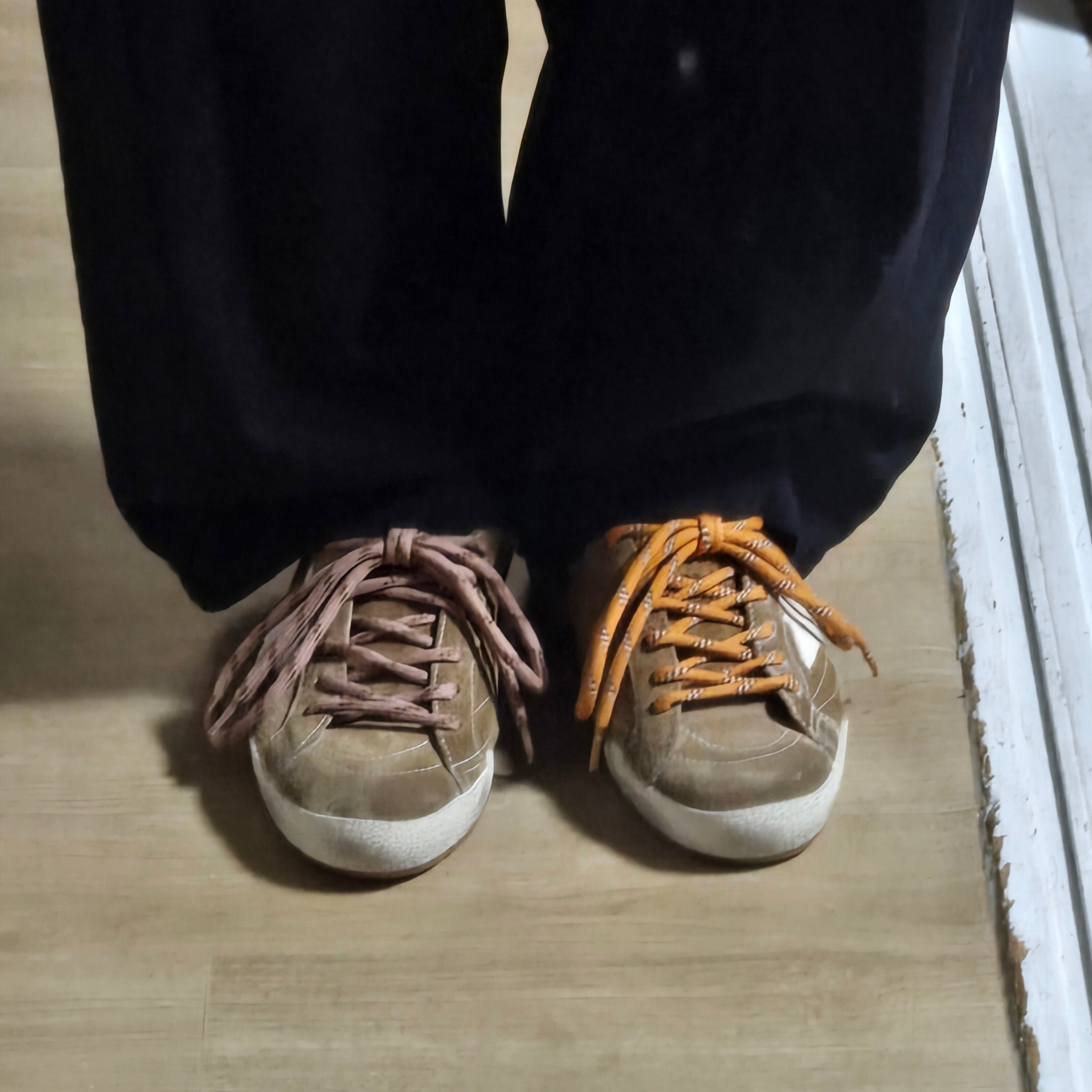 Nike x Jacquemus Moon Shoe SP University Red and Bicycle Yellow, Golden Goose True-Star Suede White Star Heel Tab Platinum Tobacco 착용 스타일 - 2