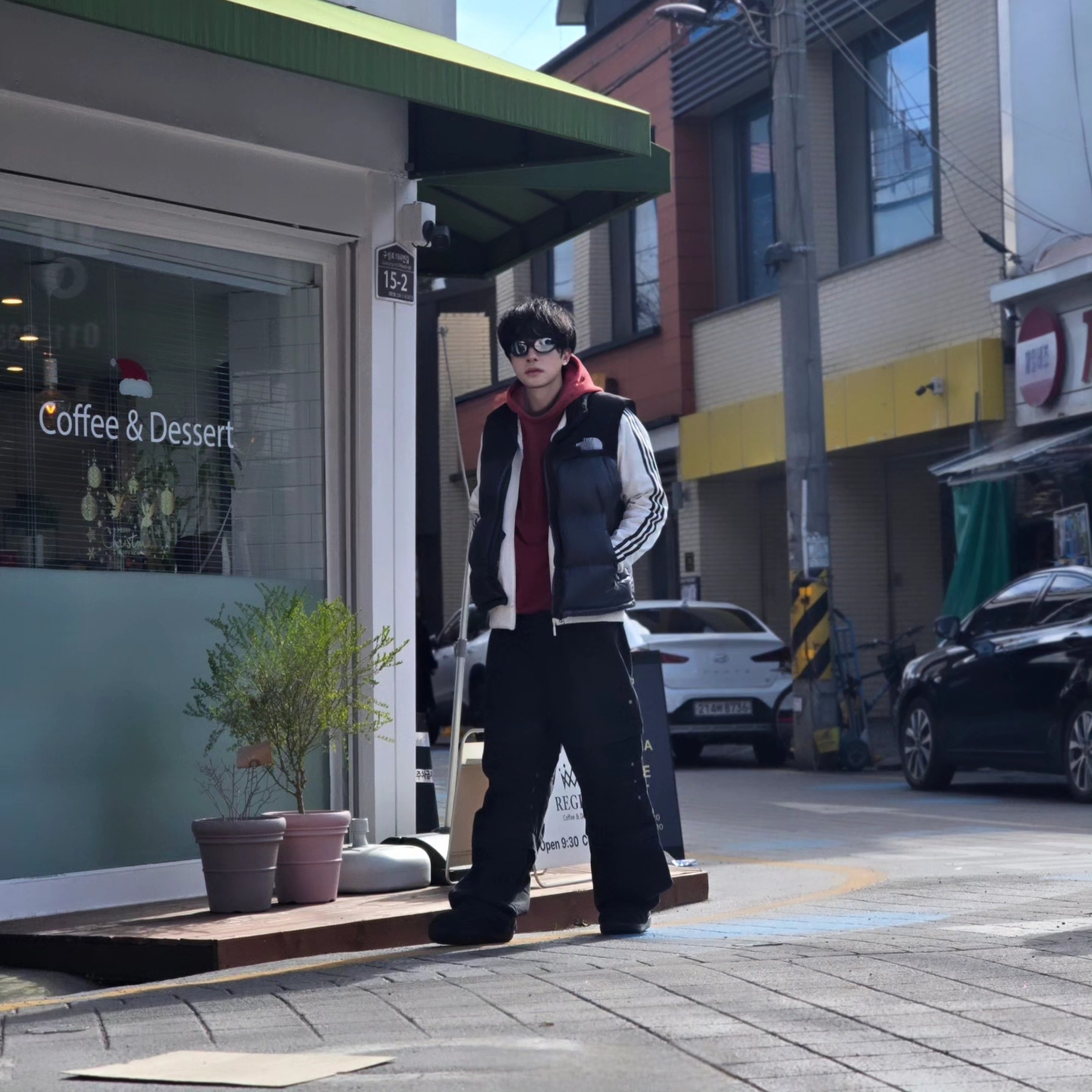 The North Face Novelty Nuptse Vest RDS Dark Gray - 25FW, Adidas German Beckenbauer Track Top Off White - KR Sizing 착용 스타일 - 2