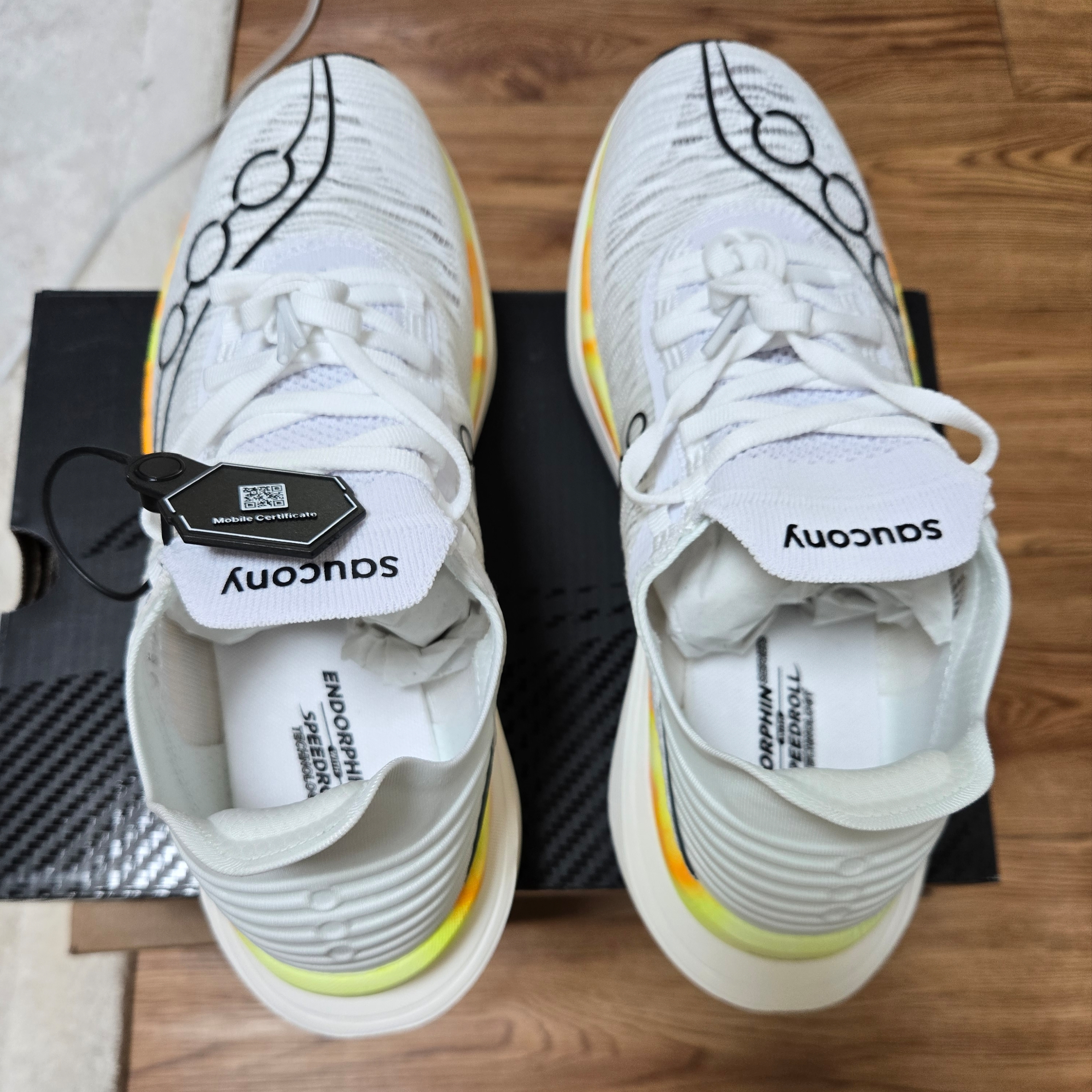 Saucony Endorphin Elite 2 White Peel 착용 스타일 - 5