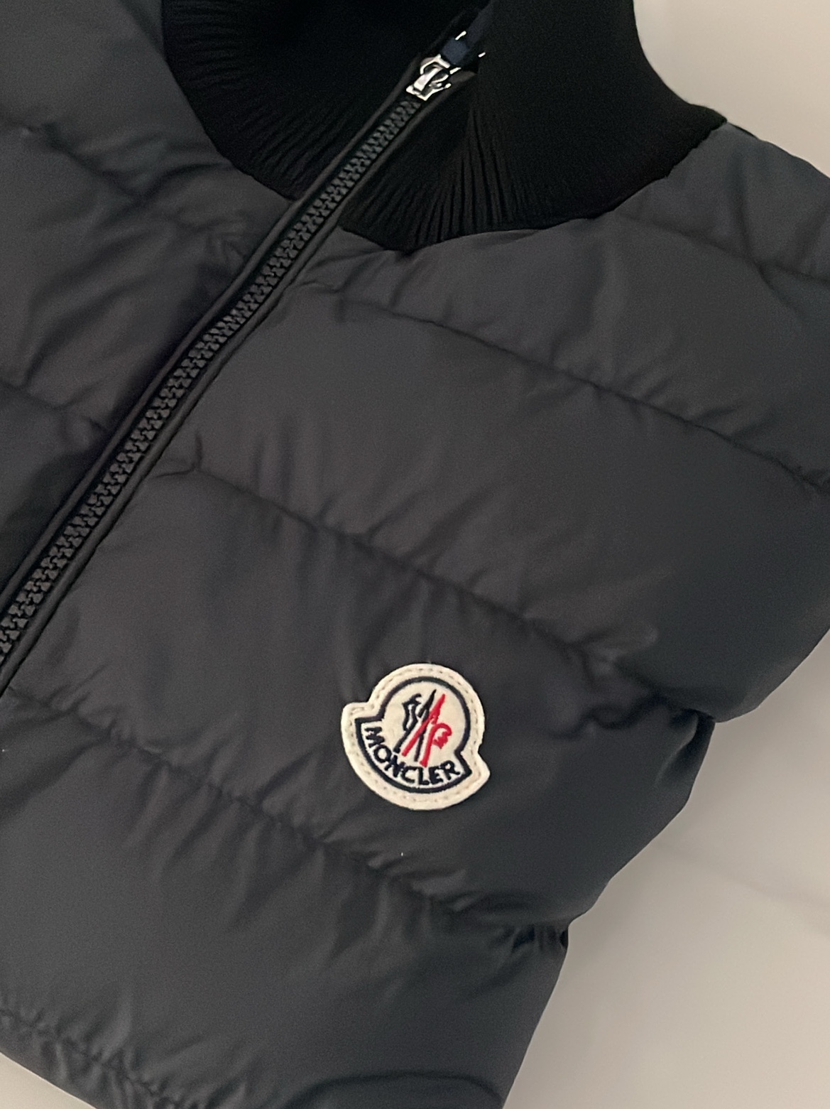 Moncler Padded Zip-Up Cotton Cardigan Black - 26SS 착용 스타일