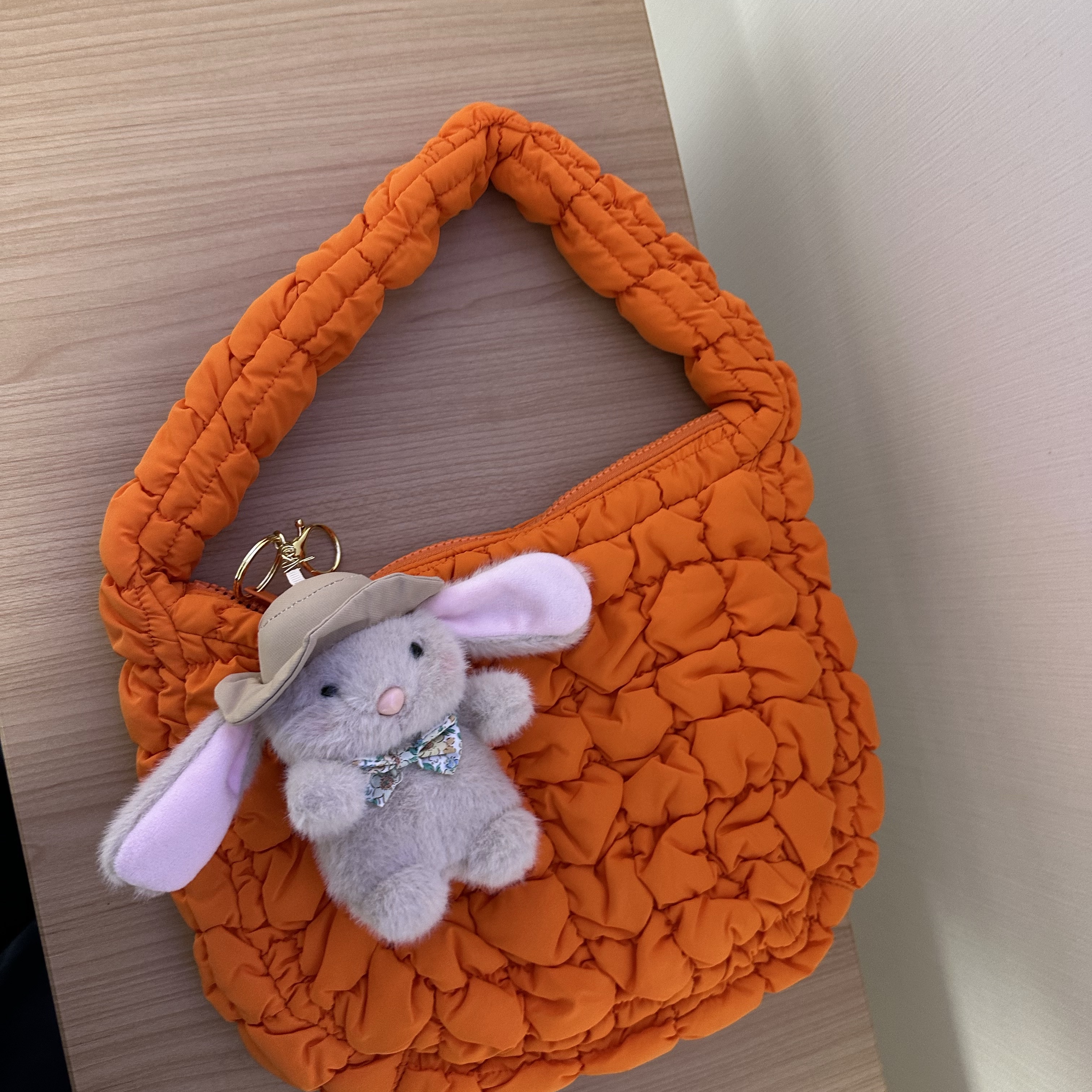 COS Quilted Mini Bag Bright Orange 착용 스타일