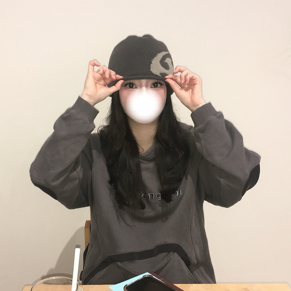 Sansan Gear Logo Beanie Charcoal - 24SS, Sansan Gear Nylon Pocket Hoodie Charcoal - 24SS 착용 스타일 - 4