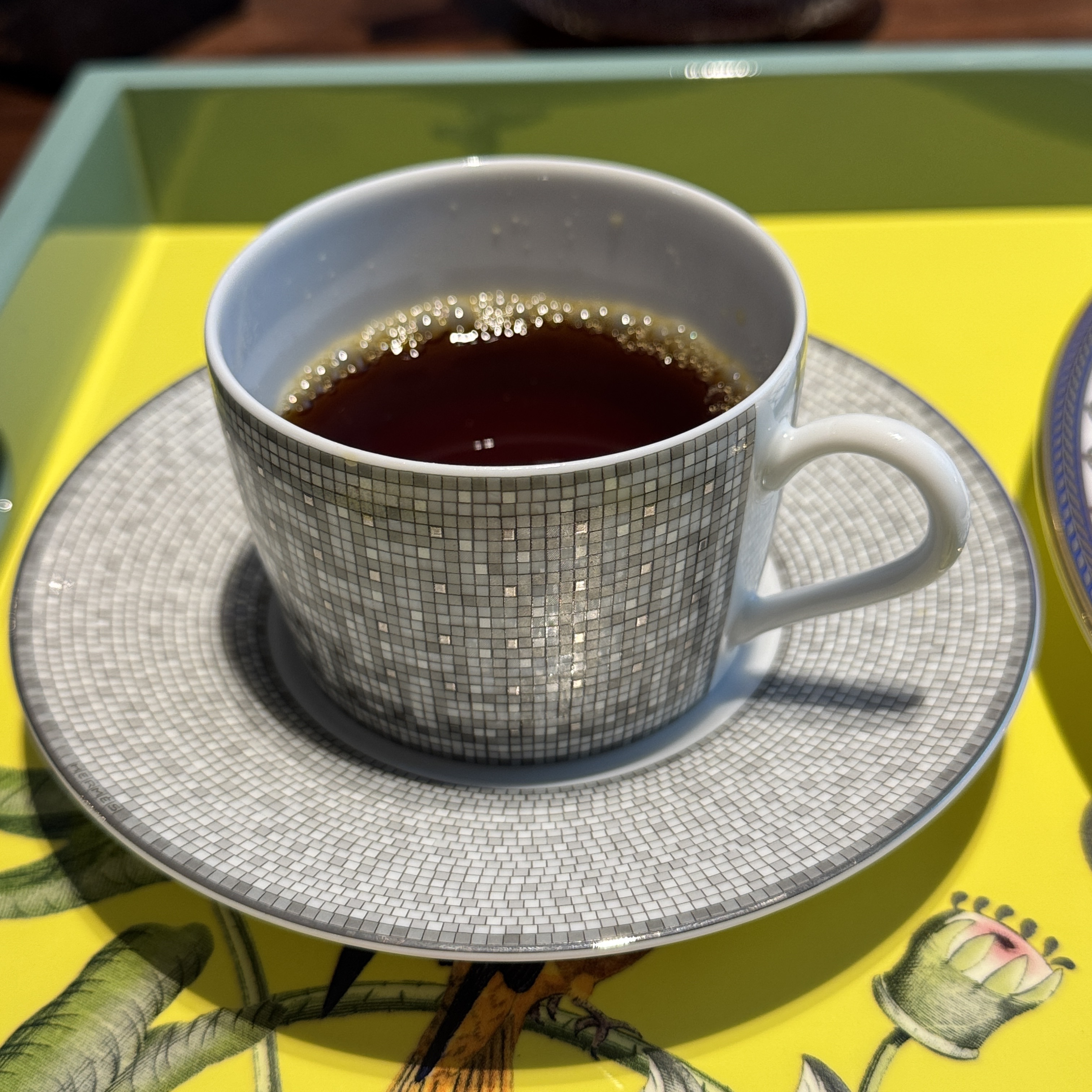 Hermes Mosaique Au 24 Tea Cup & Saucer Platinum (Set of 2) 착용 스타일