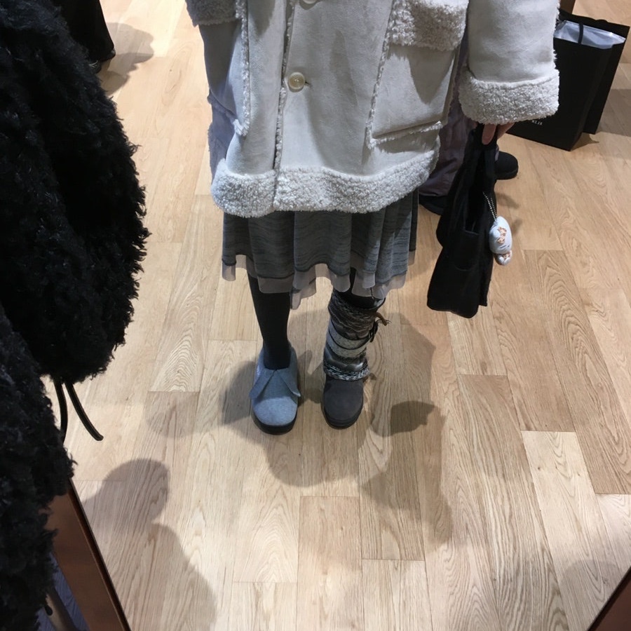 Subu x Coyseio Bunny Sweat Padding Shoes Melange Gray, Subu x Coyseio Fluff Check Padding Shoes Check 착용 스타일 - 2