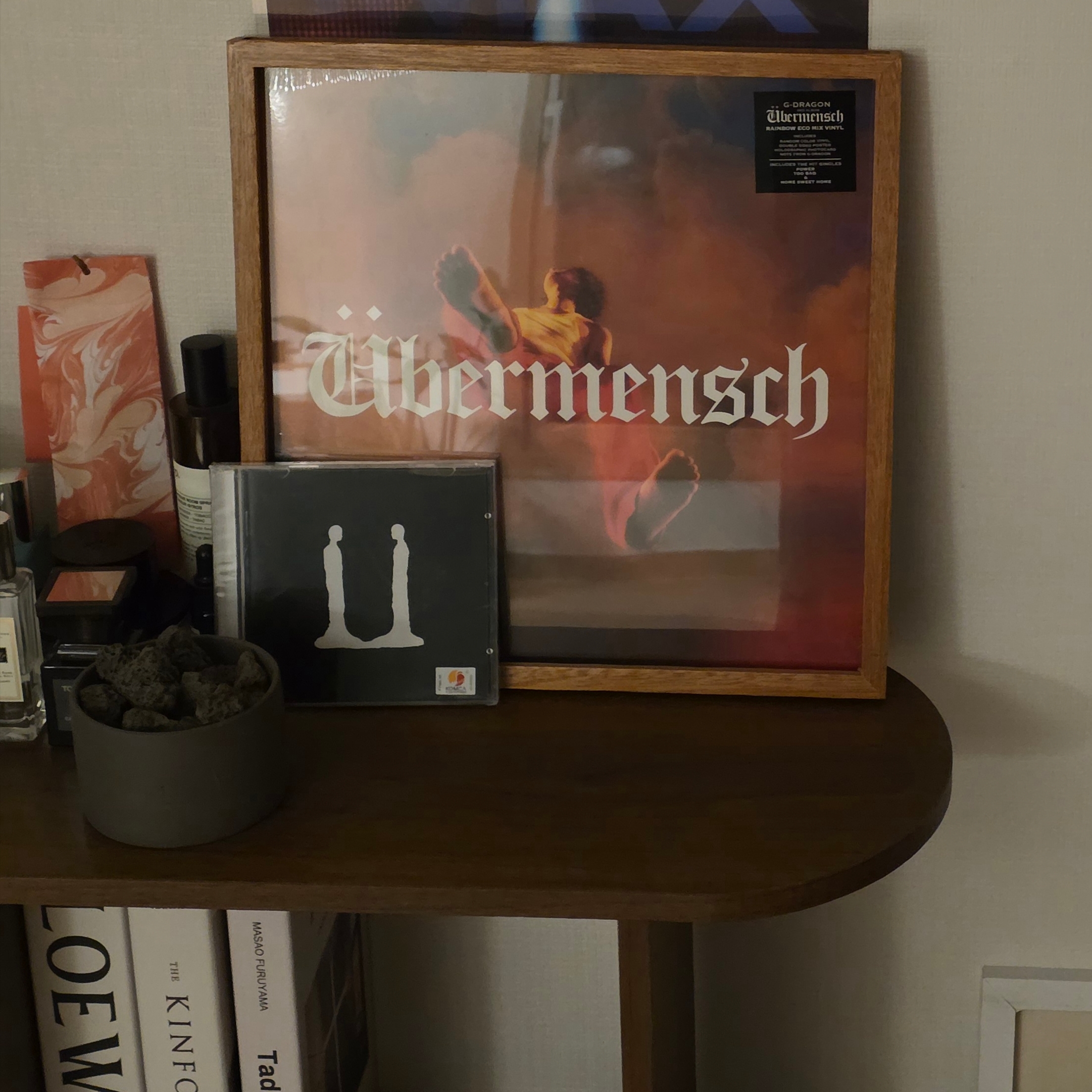 G-DRAGON Ubermensch Rainbow Eco Mix Vinyl (Random Color), G-DRAGON 3rd Album Ubermensch Jewel Version 1 CD (Korean Ver.) 착용 스타일