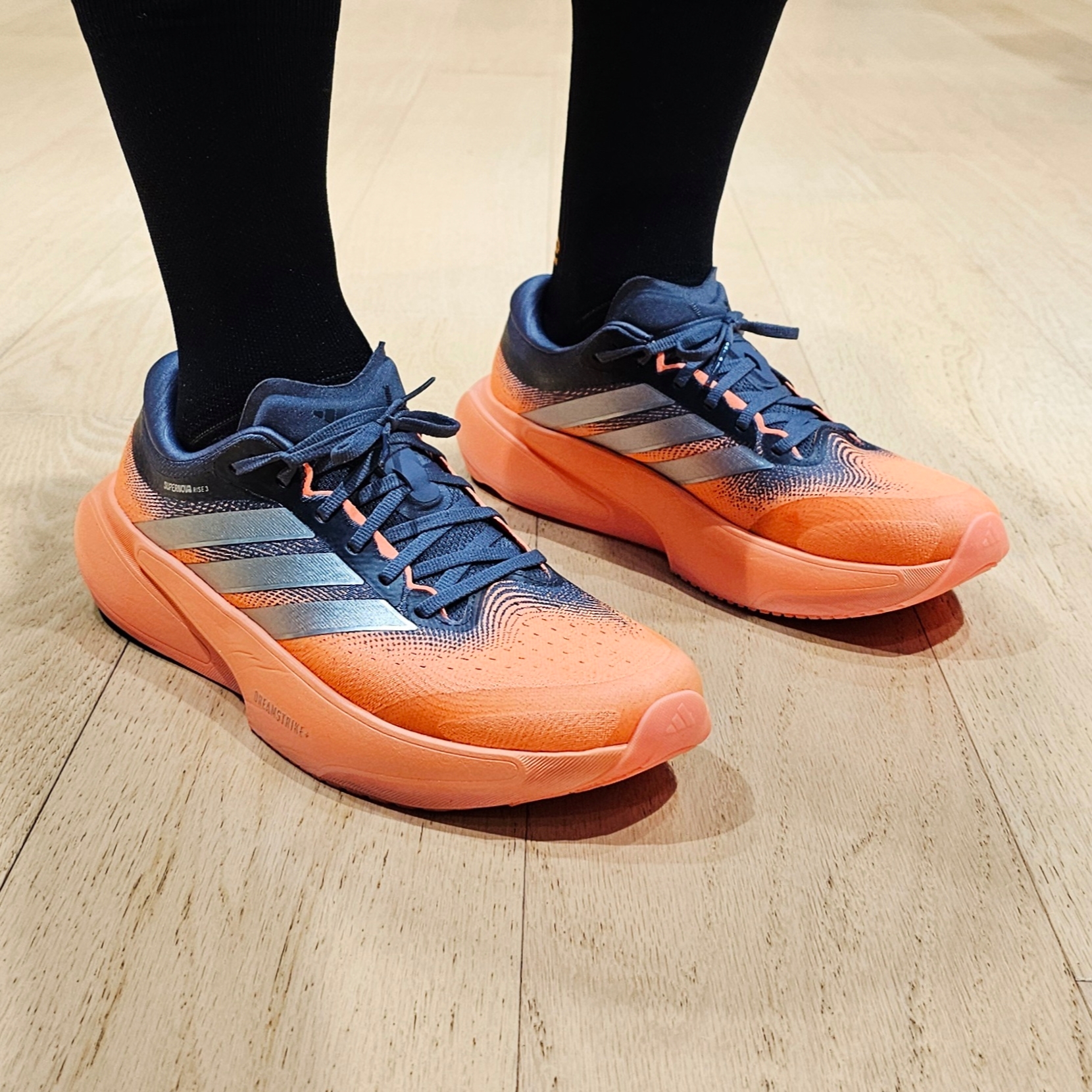Adidas Supernova Rise 3 Aurora Onix Silver Metallic 착용 스타일
