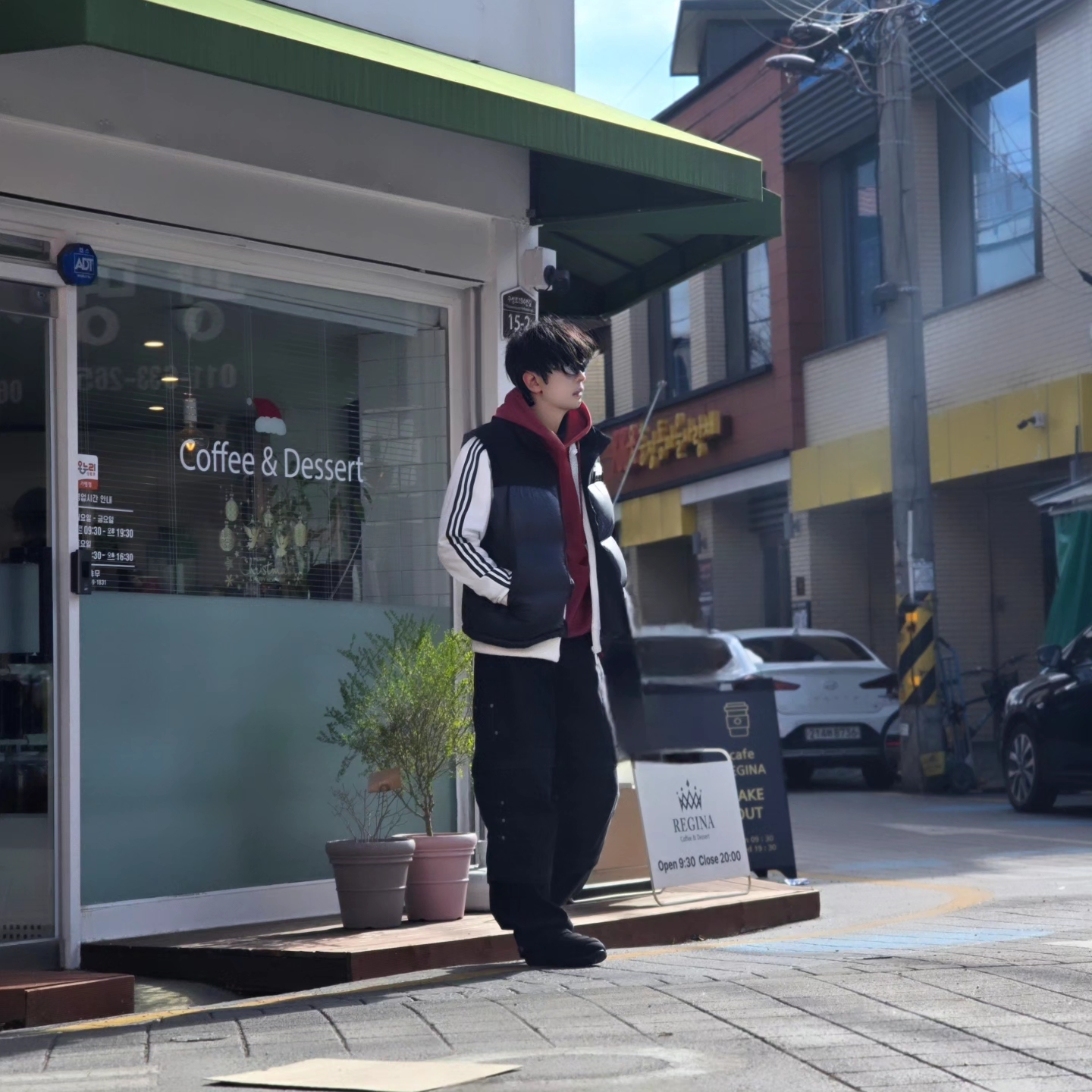 The North Face Novelty Nuptse Vest RDS Dark Gray - 25FW, Adidas German Beckenbauer Track Top Off White - KR Sizing 착용 스타일 - 3