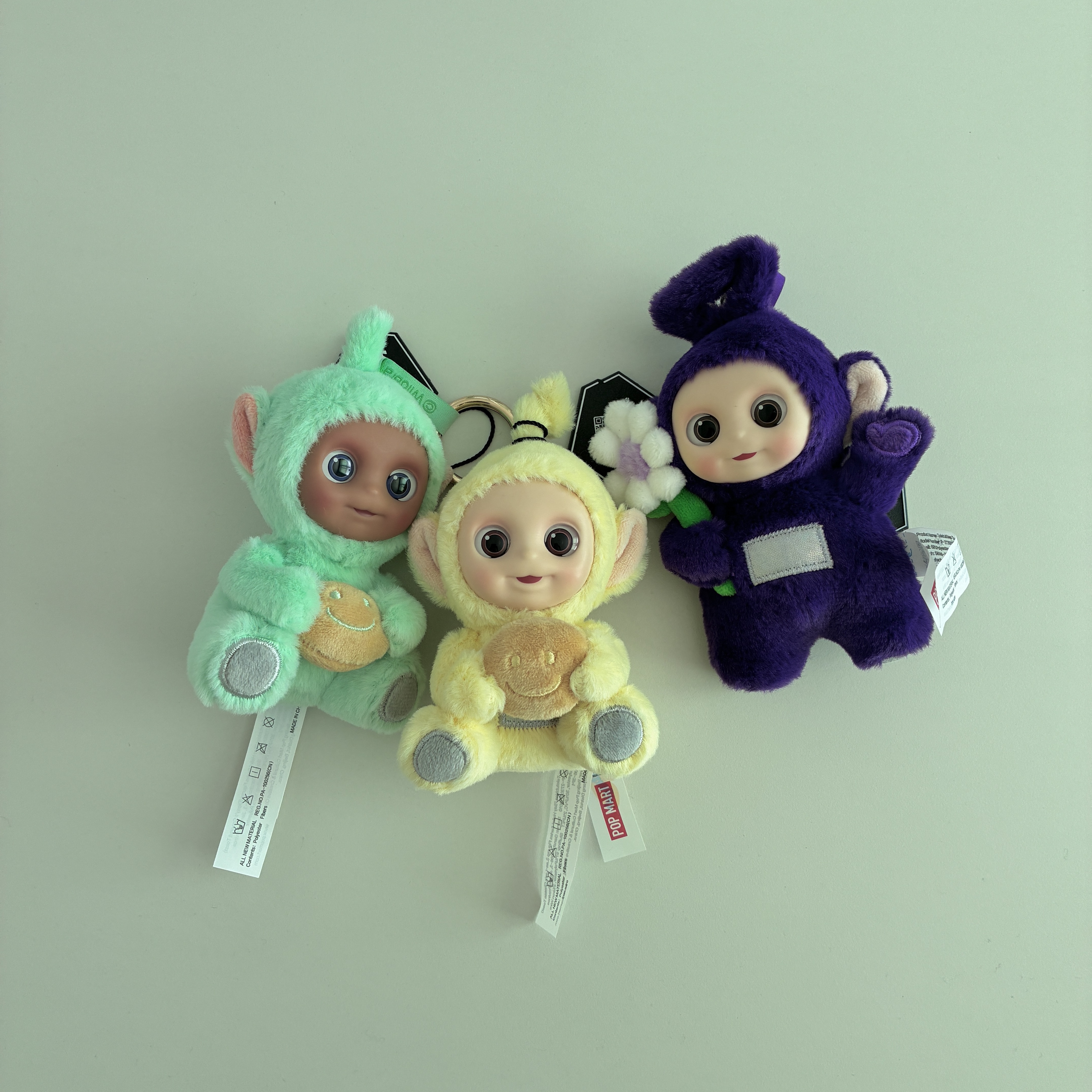 Pop Mart Teletubbies Say Hello Series Figures Sealed Case Tinky Winky's Chill Flower (Opened Case), Pop Mart Teletubbies Say Hello Series Figures Sealed Case Laa Laa's Cheese Toast (Opened Case) 착용 스타일