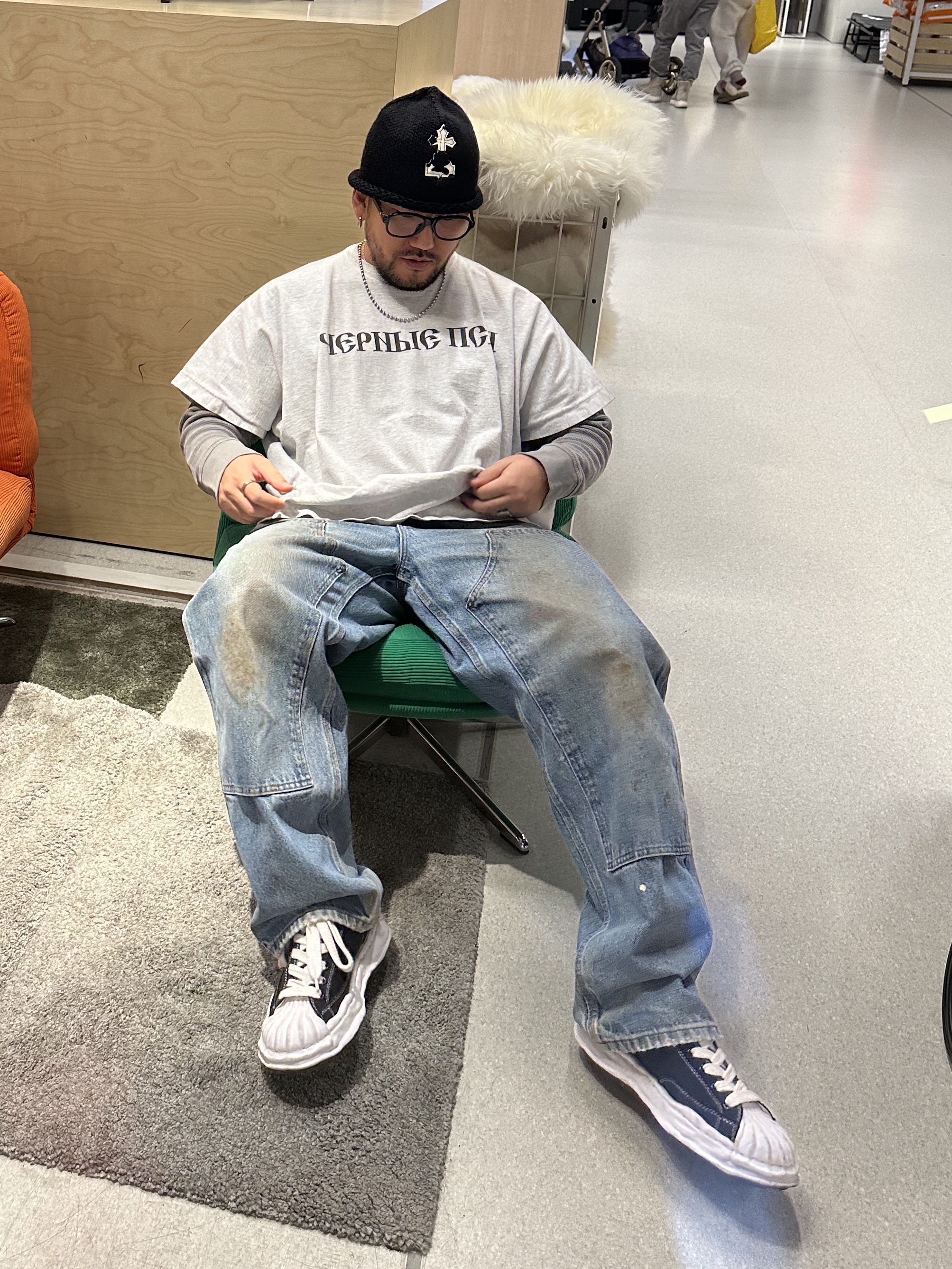 [예약 배송] Awende Pony Hair Knit Beanie, Yeezy x Gosha Rubchinskiy YZY Black Dogs T-Shirt Heather Grey 착용 스타일 - 2