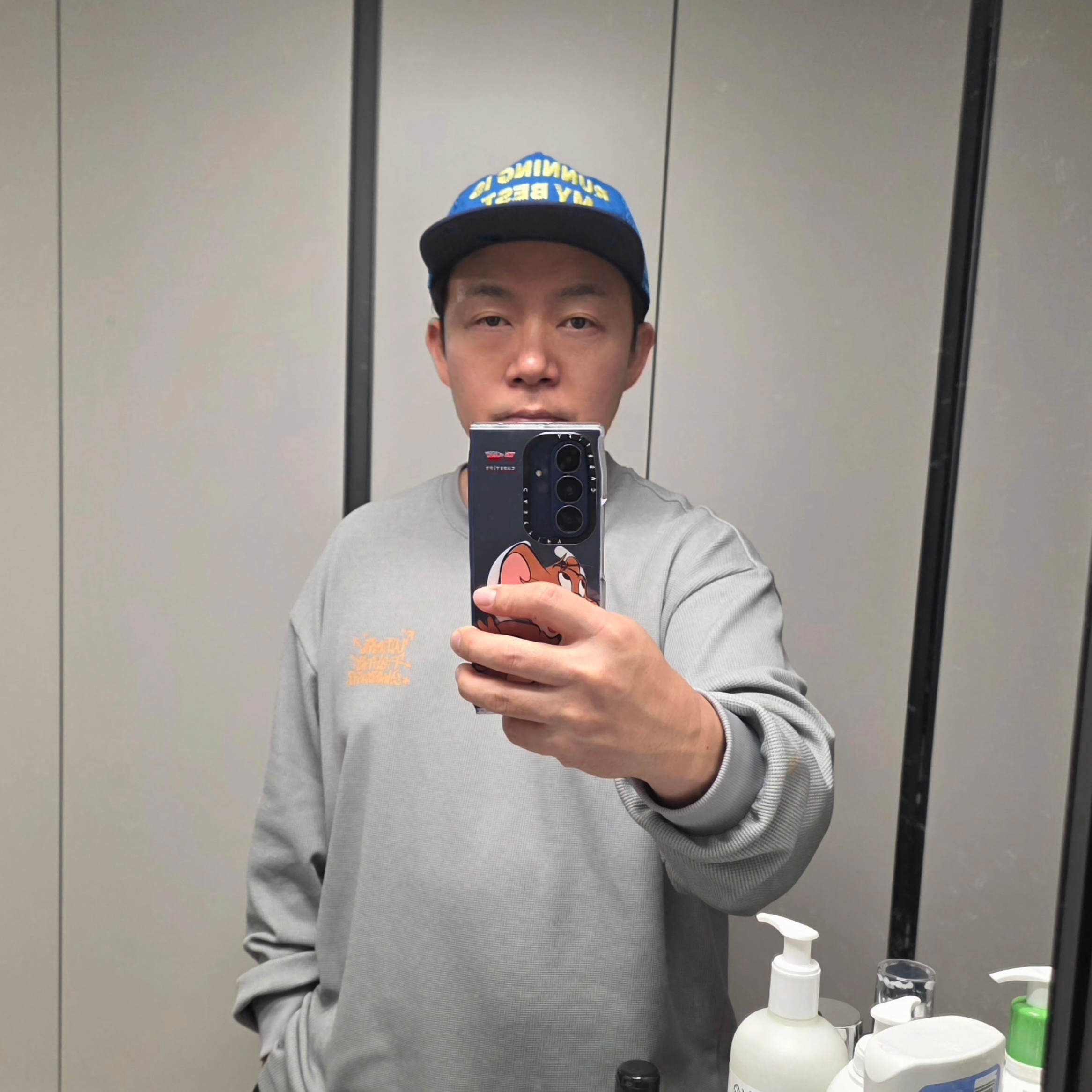 Alex Zono Running Is My Best Friend Trucker Blue 착용 스타일 - 3