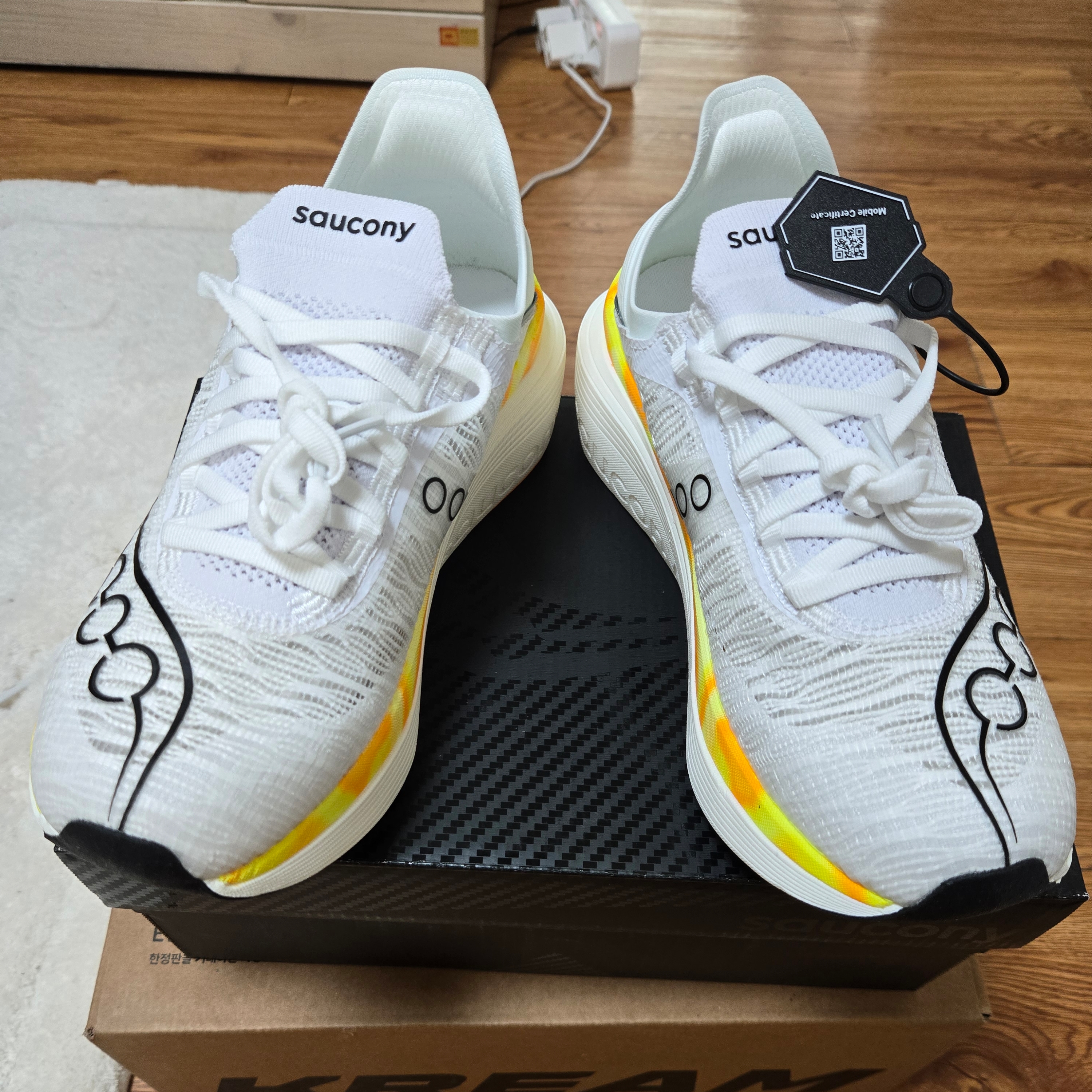 Saucony Endorphin Elite 2 White Peel 착용 스타일 - 1