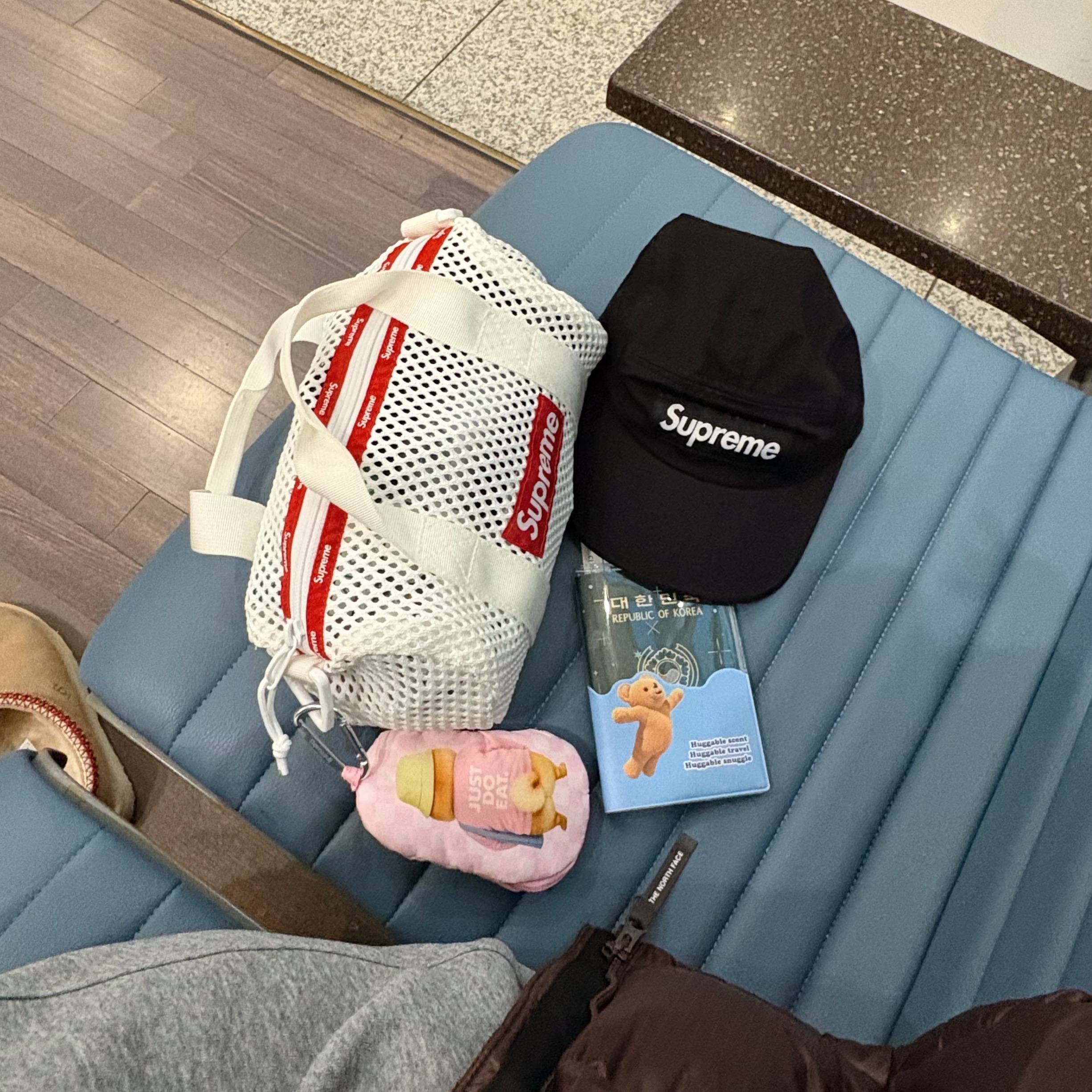 슈프림 메쉬 미니 더플백 화이트 - 23SS | Supreme | KREAM