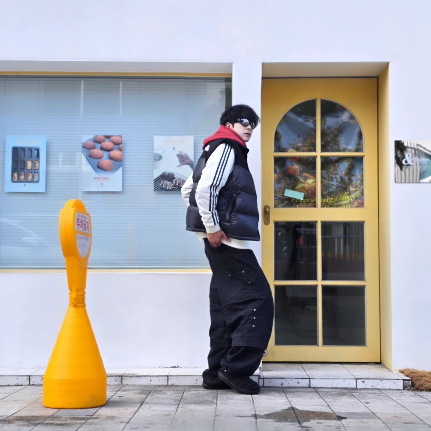 The North Face Novelty Nuptse Vest RDS Dark Gray - 25FW, Adidas German Beckenbauer Track Top Off White - KR Sizing 착용 스타일 - 2