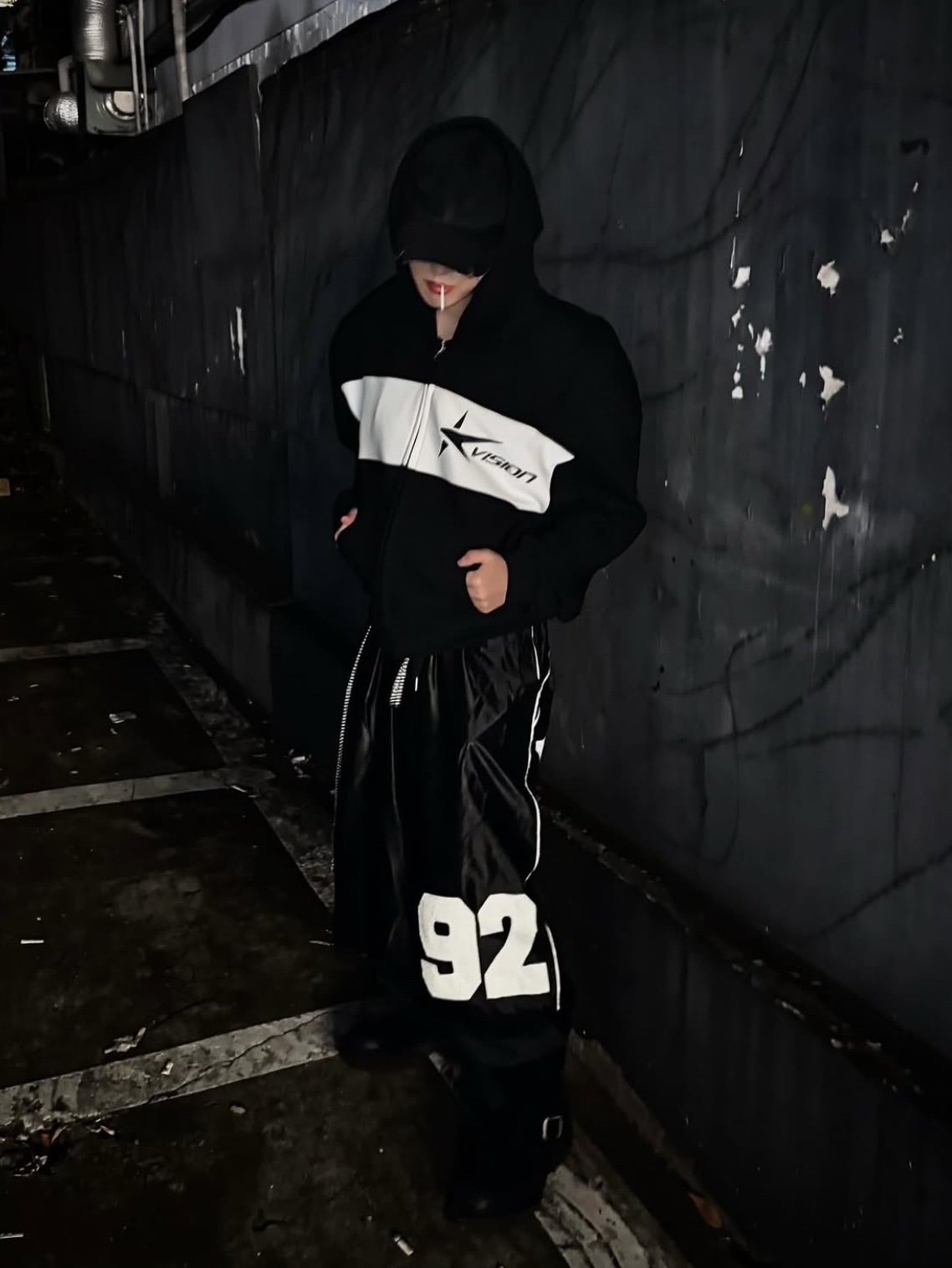 Civision by CSC Star Logo Hoodie Zip-Up Black 착용 스타일 - 2