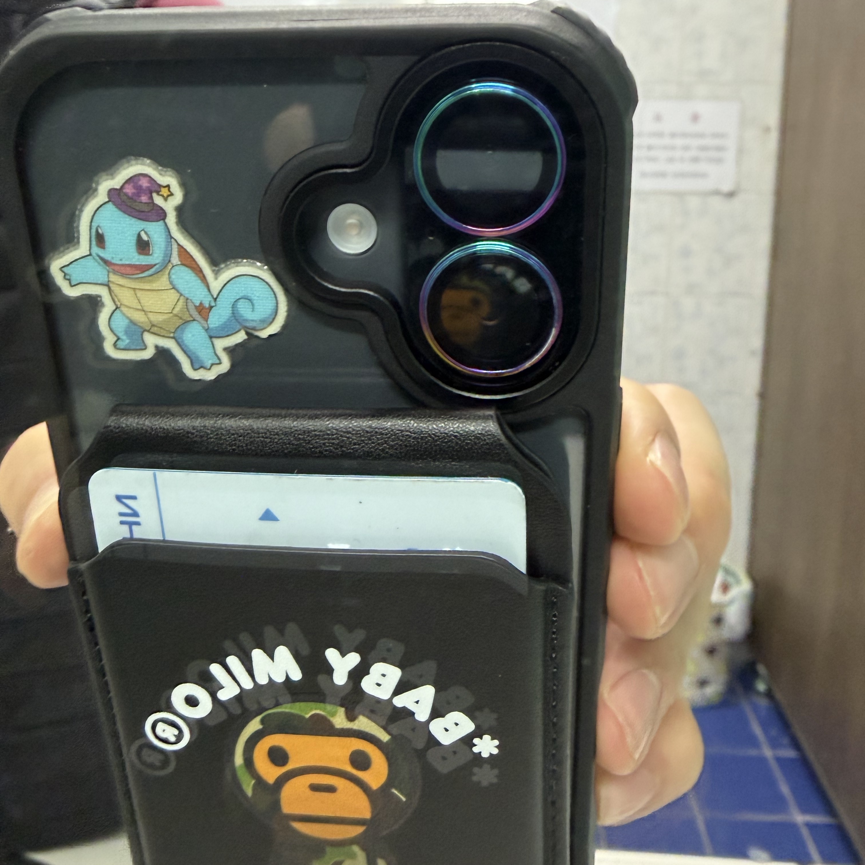 BAPE Baby Milo MagSafe Card Holder Black 착용 스타일 - 3