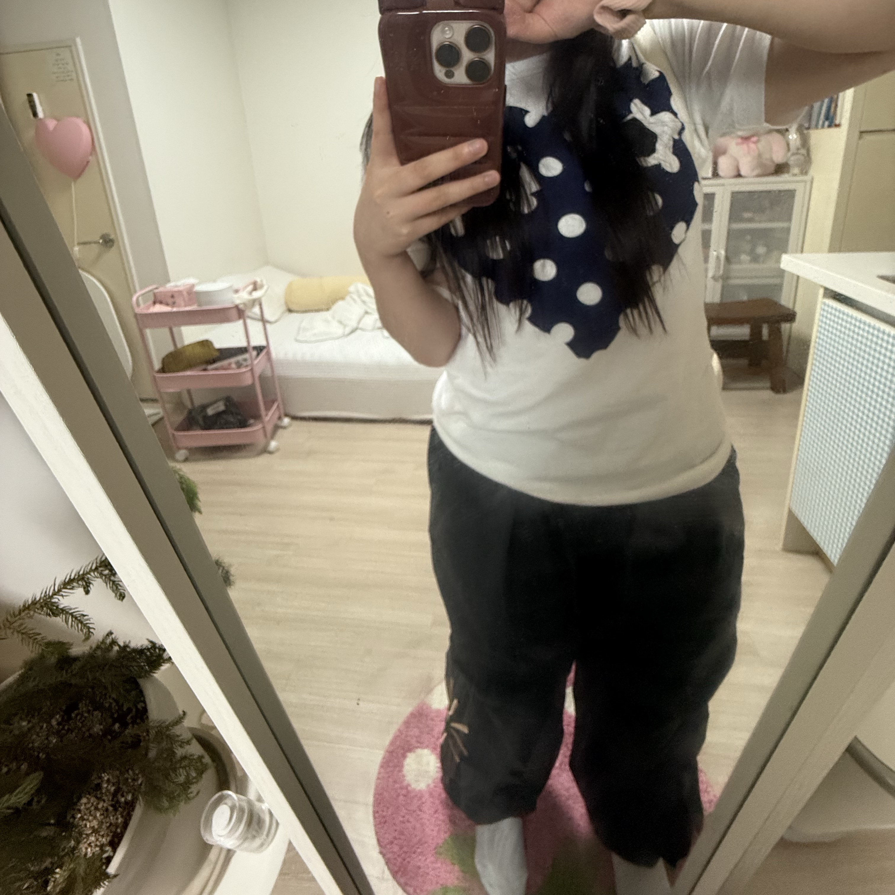 Play Comme des Garcons Red Heart Printed Blue Heart T-Shirt White 착용 스타일