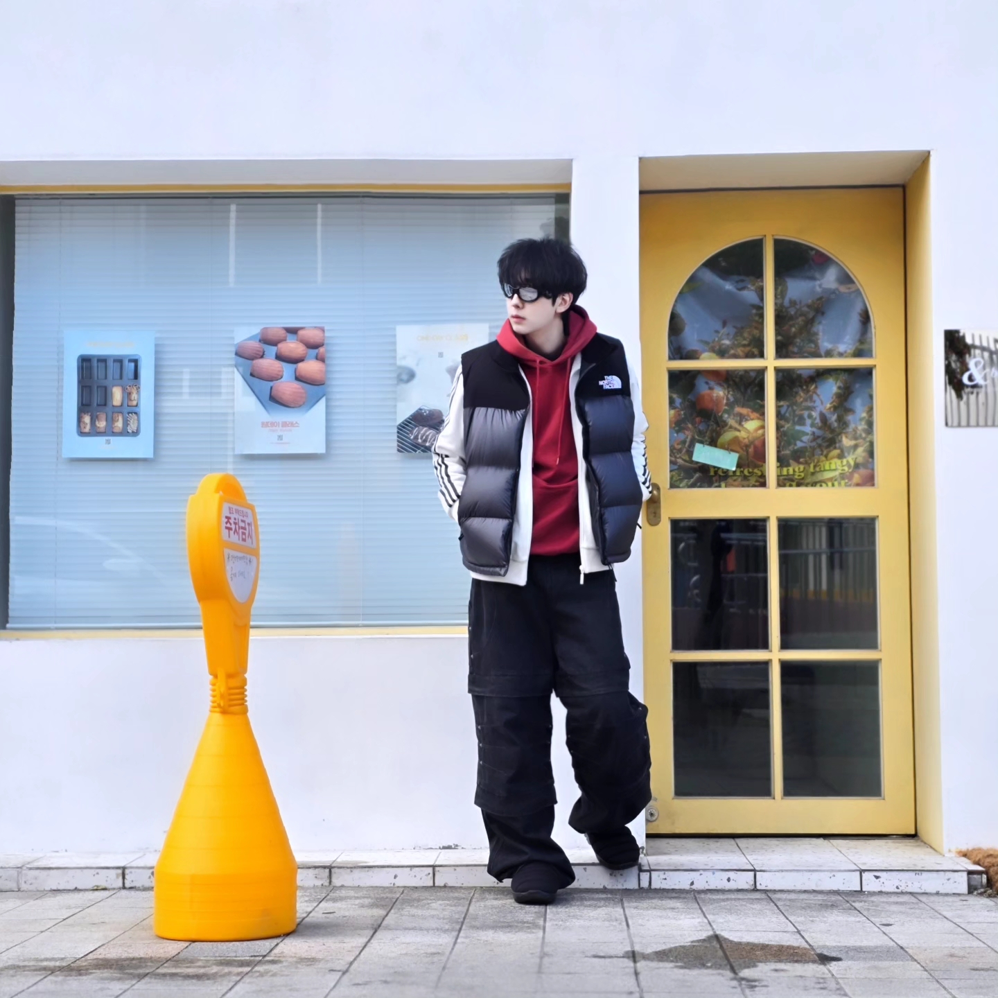 The North Face Novelty Nuptse Vest RDS Dark Gray - 25FW, Adidas German Beckenbauer Track Top Off White - KR Sizing 착용 스타일 - 1