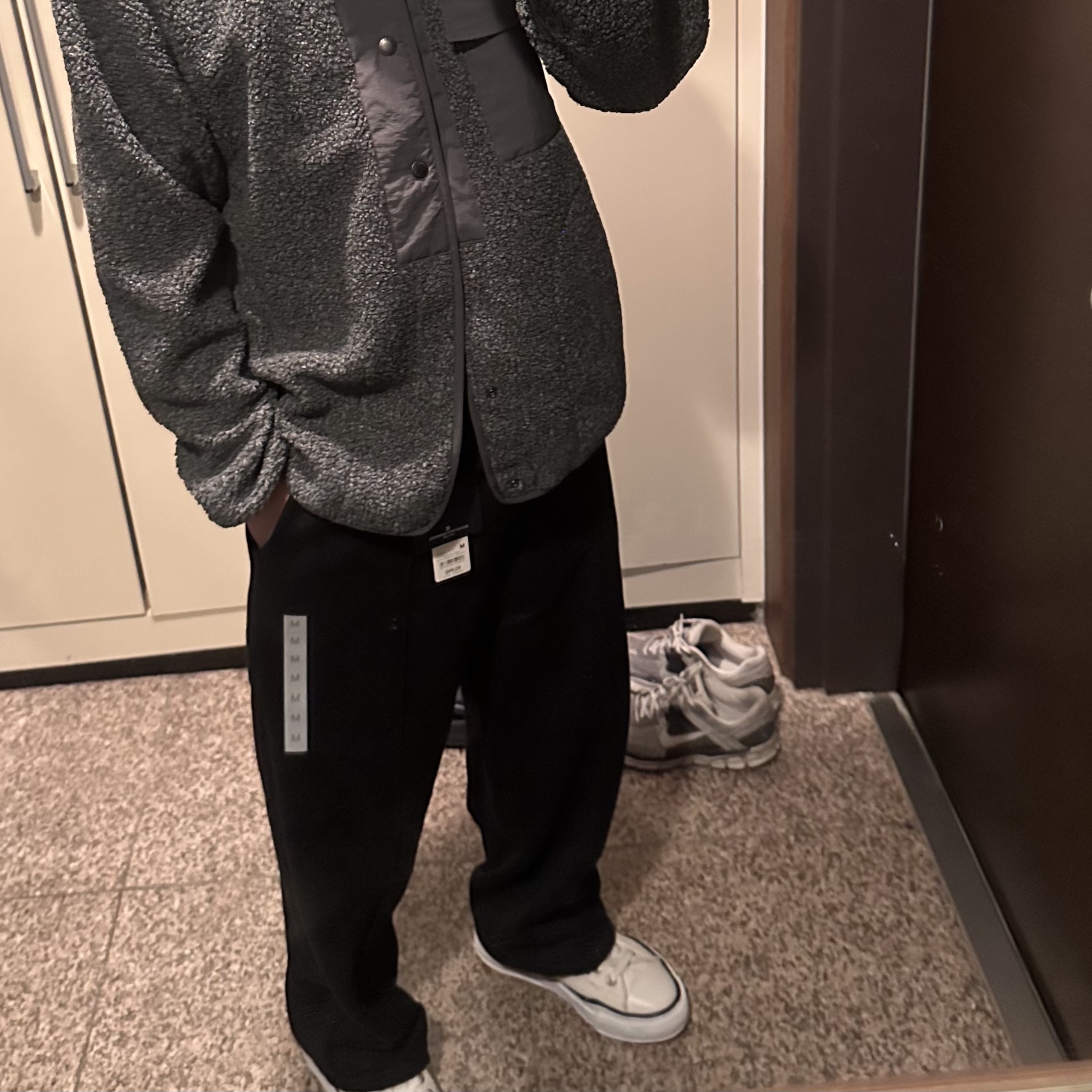 GU x Engineered Garments Heavyweight Sweatpants Navy 착용 스타일