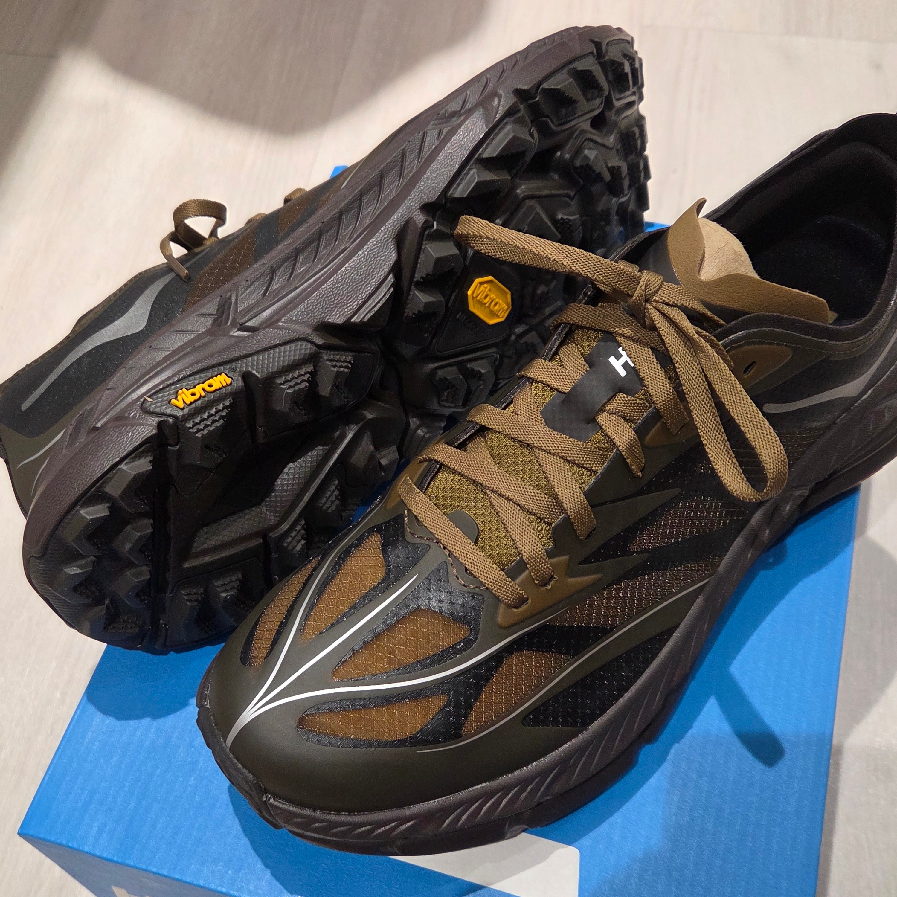 Hoka Mafate Speed 4 Lite Tree Bark Cast Iron 착용 스타일