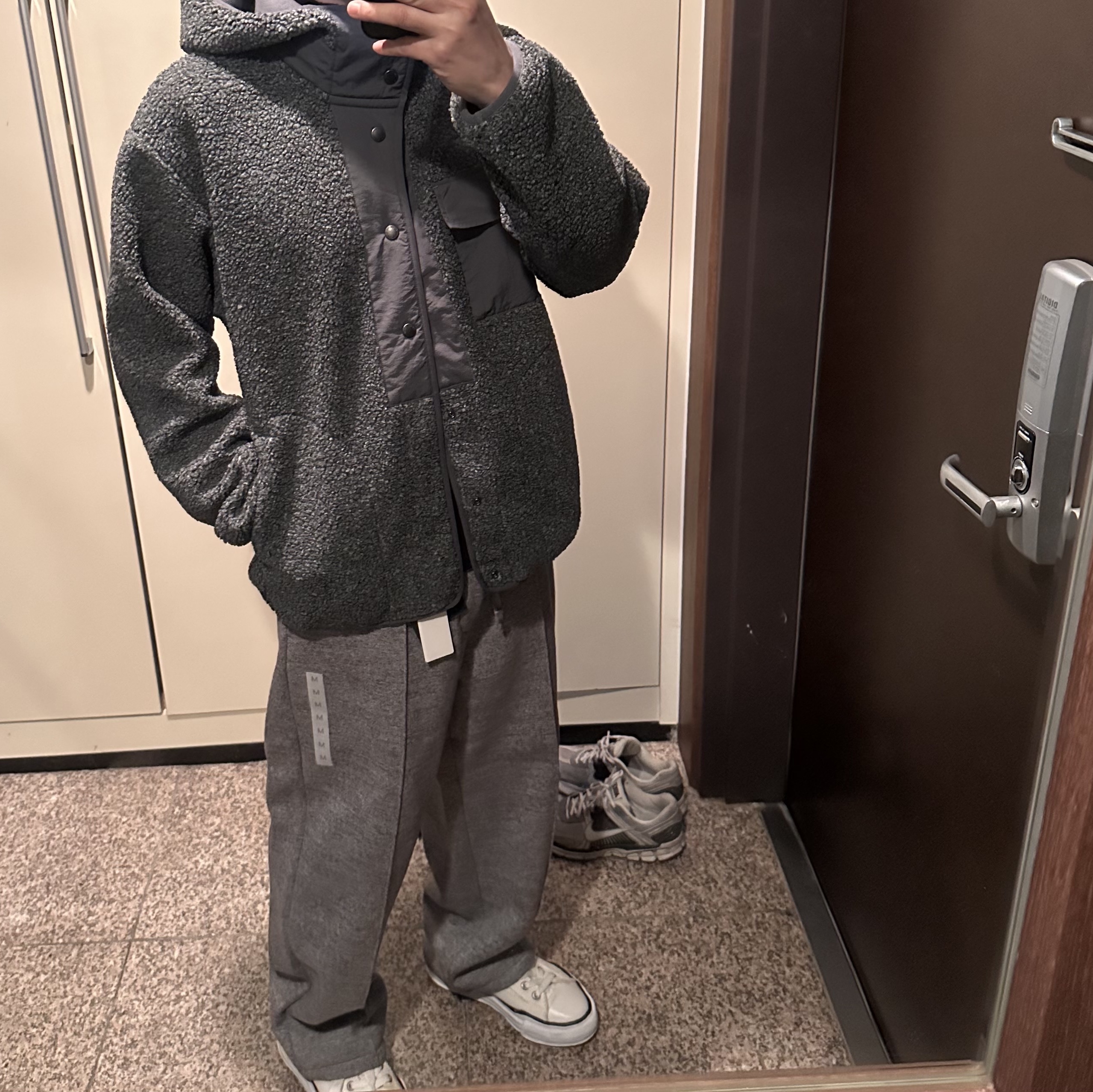 GU x Engineered Garments Boa Fleece Snap Parka Gray 착용 스타일