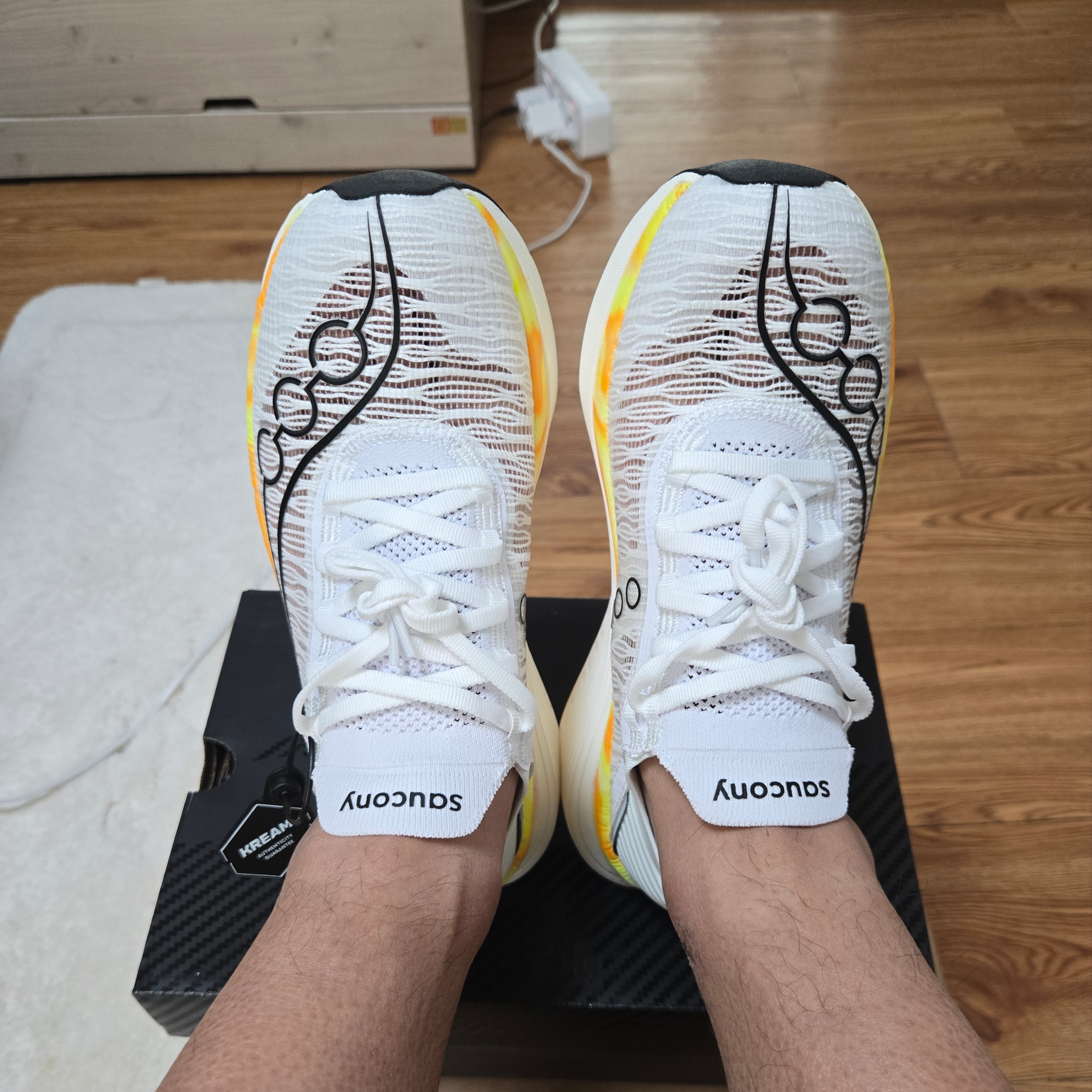 Saucony Endorphin Elite 2 White Peel 착용 스타일 - 9