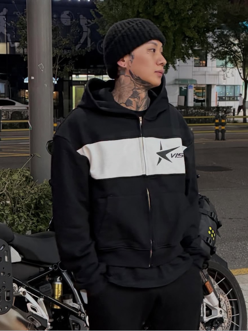 Civision by CSC Star Logo Hoodie Zip-Up Black 착용 스타일 - 1