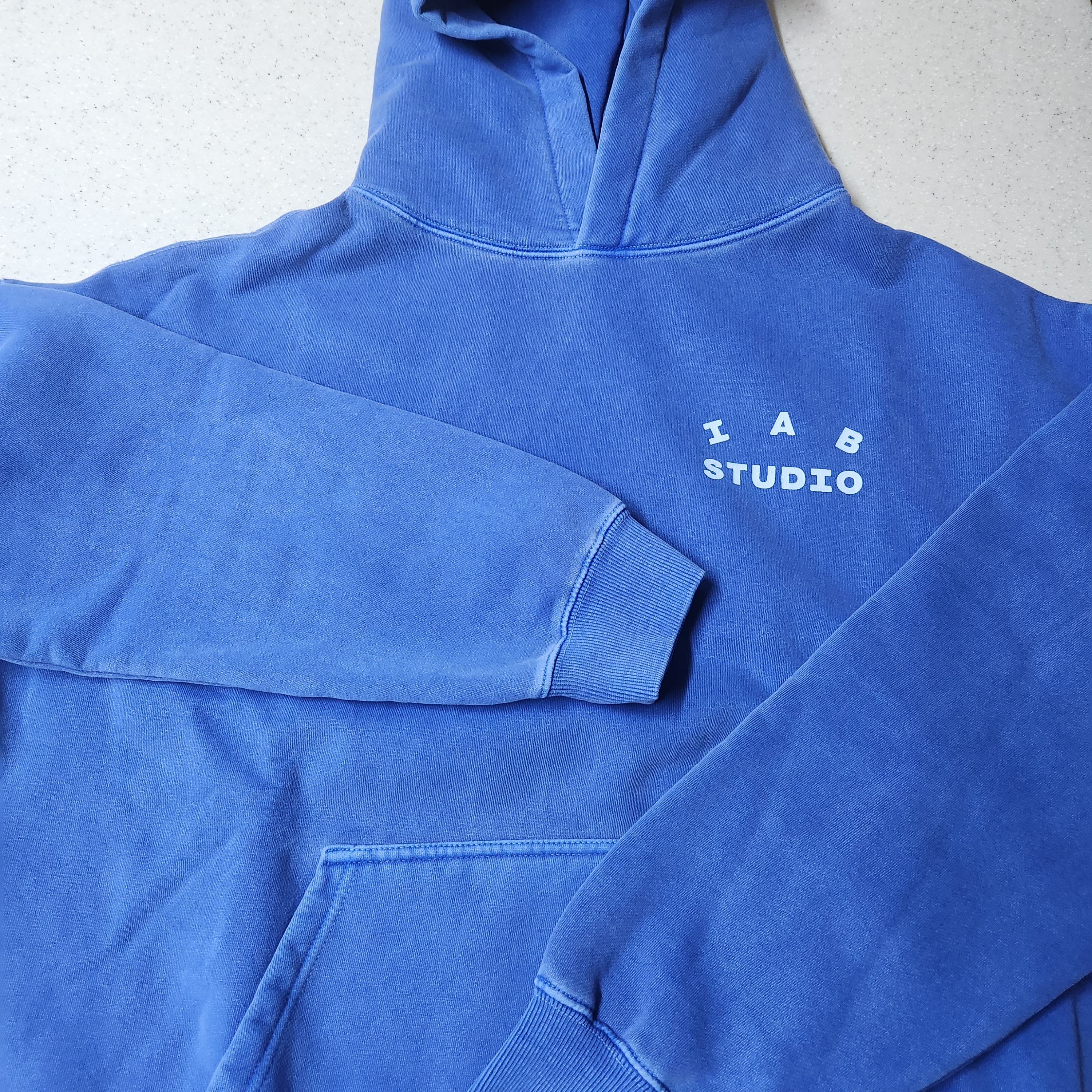 IAB Studio Pigment Hoodie Royal Blue - 22FW 착용 스타일