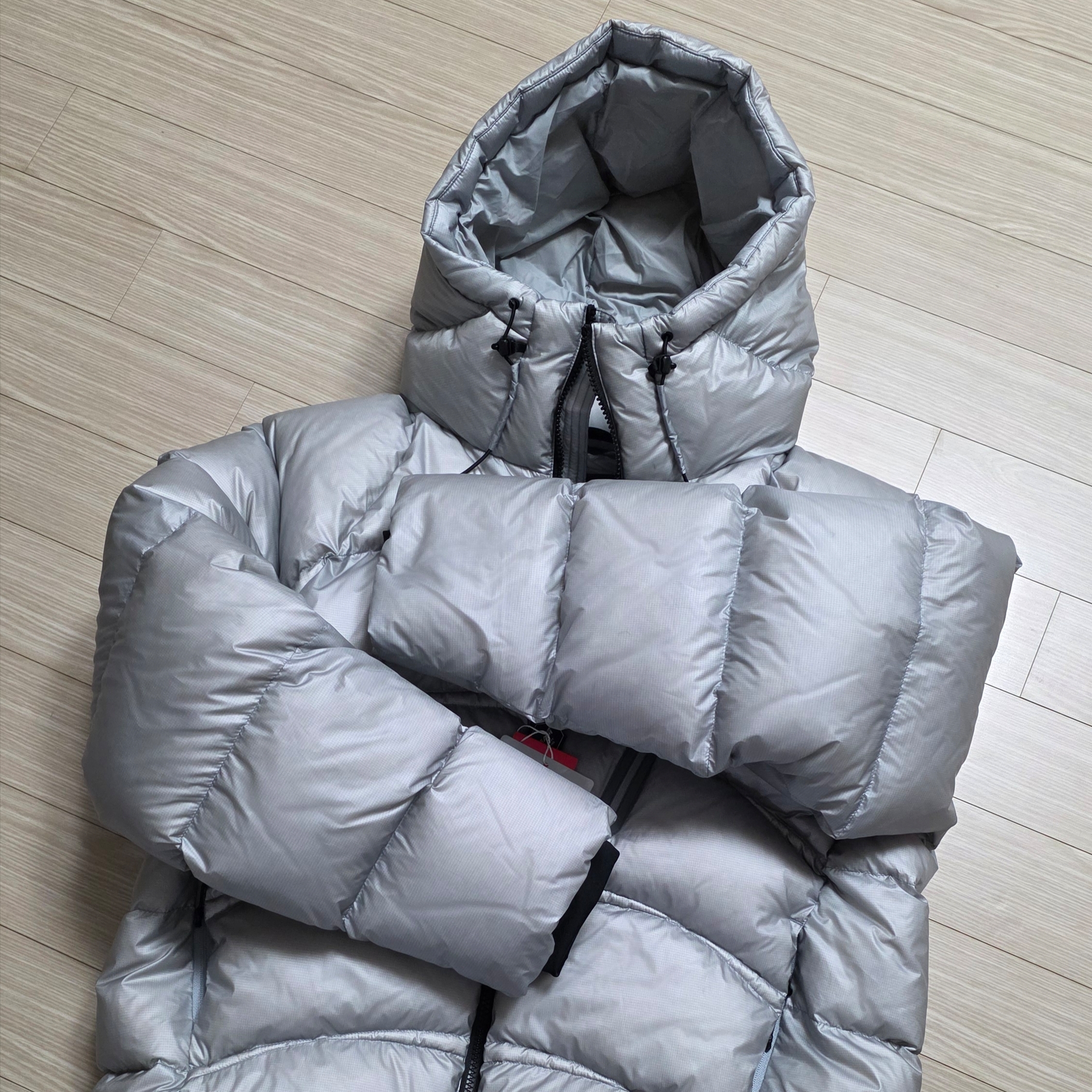 New Balance Flying 77 Superlight Hooded Heavy Goose Down Light gray 착용 스타일