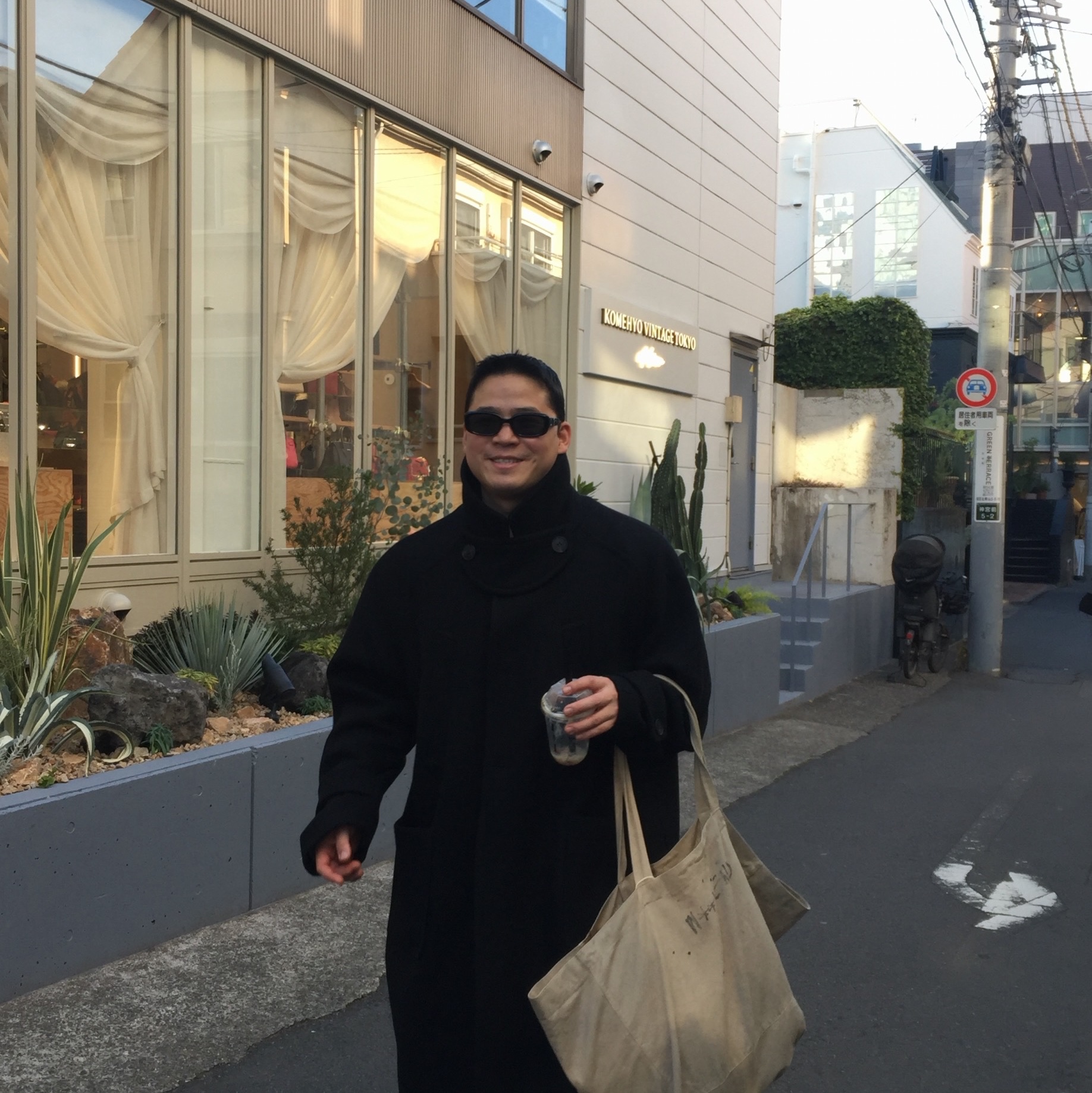 Undermycar Legion.02 Balmacaan Oversized Wool Coat Black, Nike Shox R4 Metallic Silver Red 착용 스타일 - 2