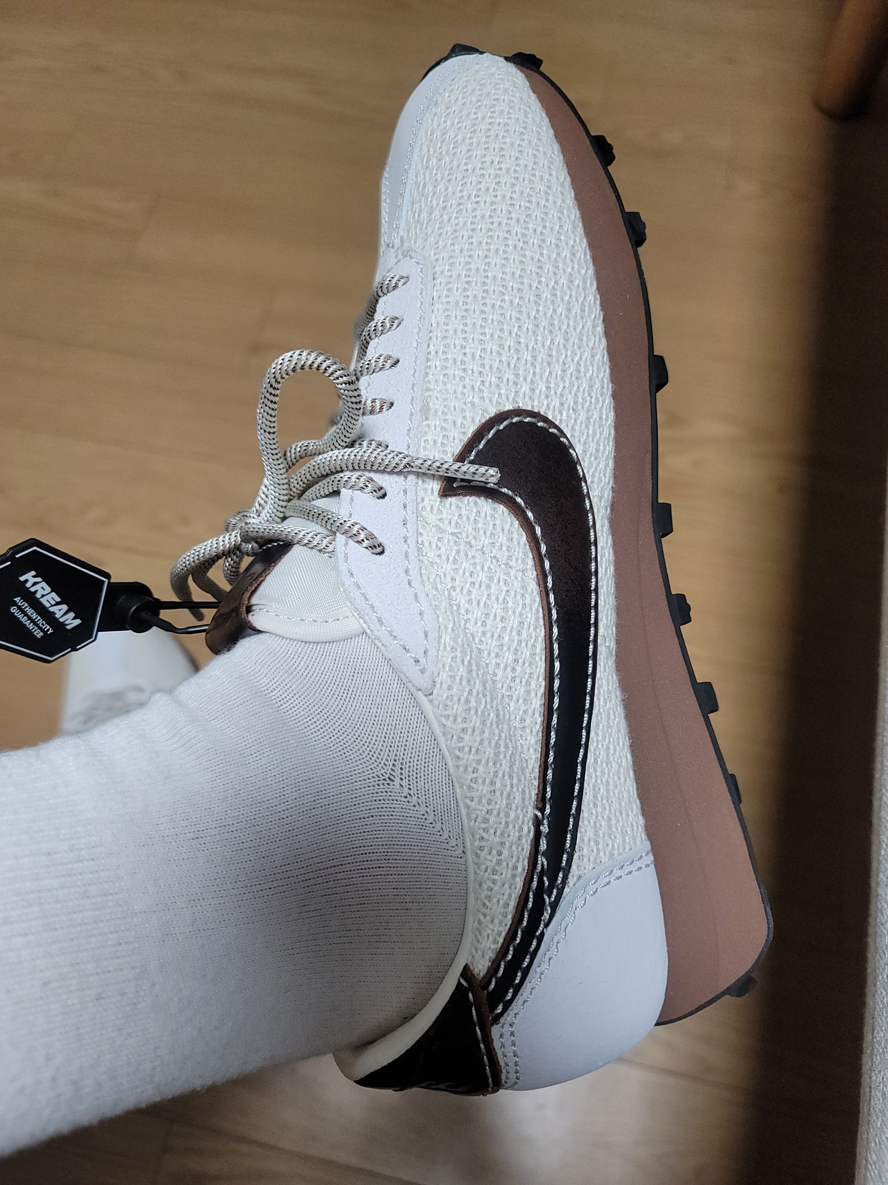 Nike LD-1000 Soft Pearl Black 착용 스타일 - 4
