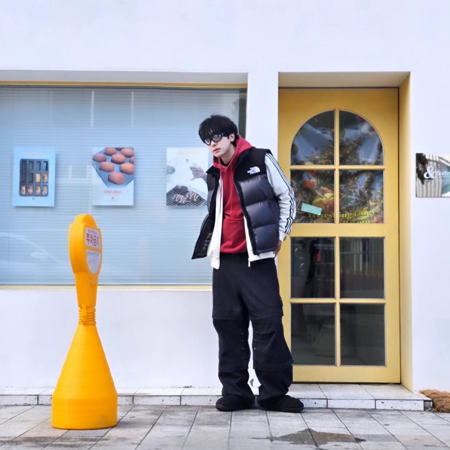 The North Face Novelty Nuptse Vest RDS Dark Gray - 25FW, Adidas German Beckenbauer Track Top Off White - KR Sizing 착용 스타일 - 3