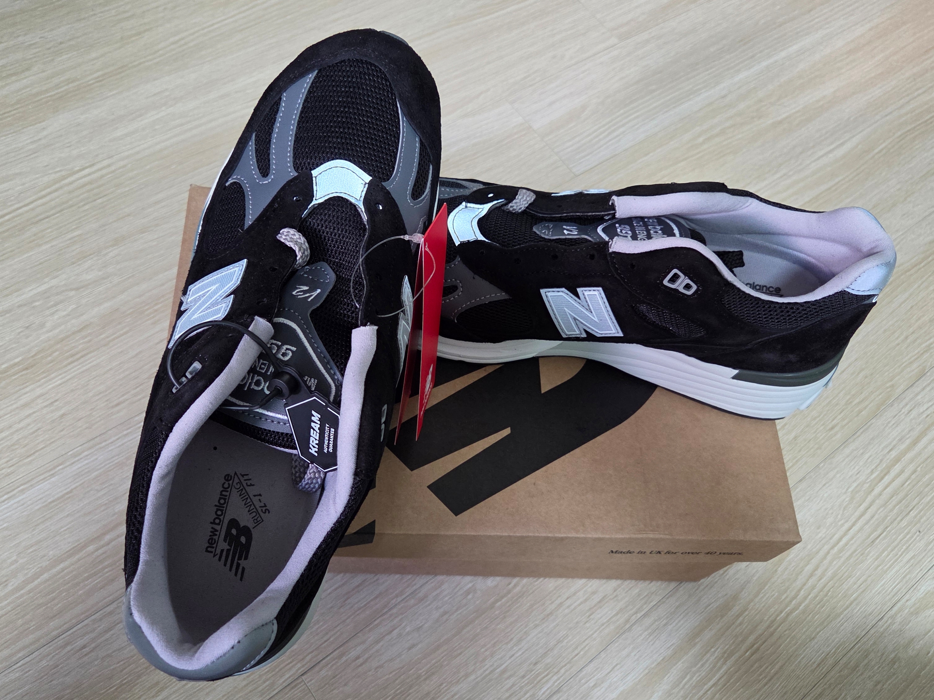 New Balance 991v2 Made in UK Black 착용 스타일 - 2