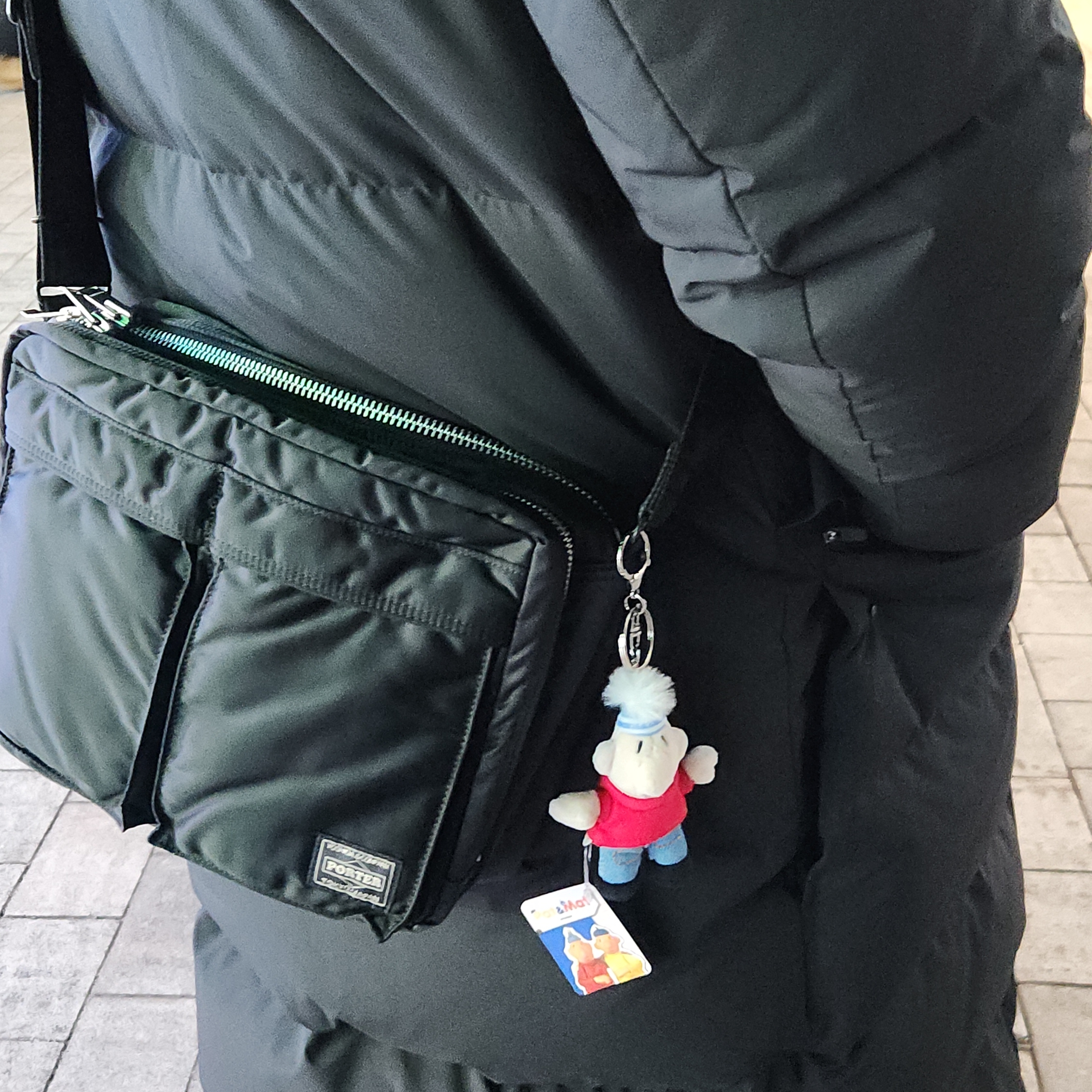 Porter All New Tanker Sling Bag Zip L Black 착용 스타일