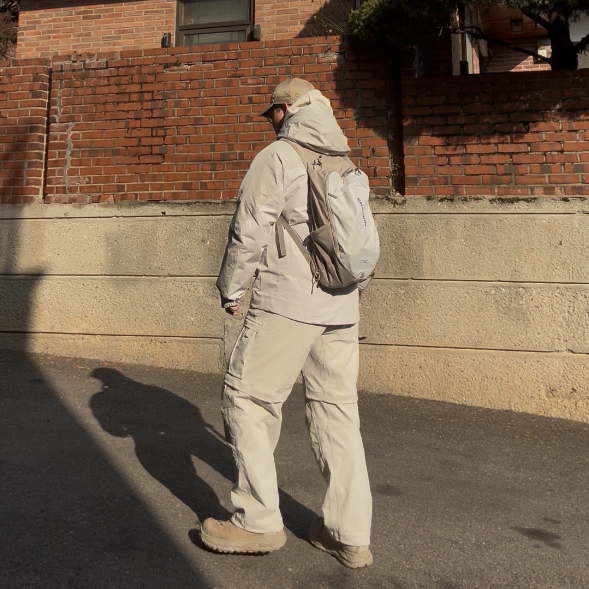 Nike ACG Therma-Fit Pullover Fleece Hoodie Light Bone - Asia, Salomon Trailblazer 20 Vintage Khaki Glacier Grey 착용 스타일 - 2