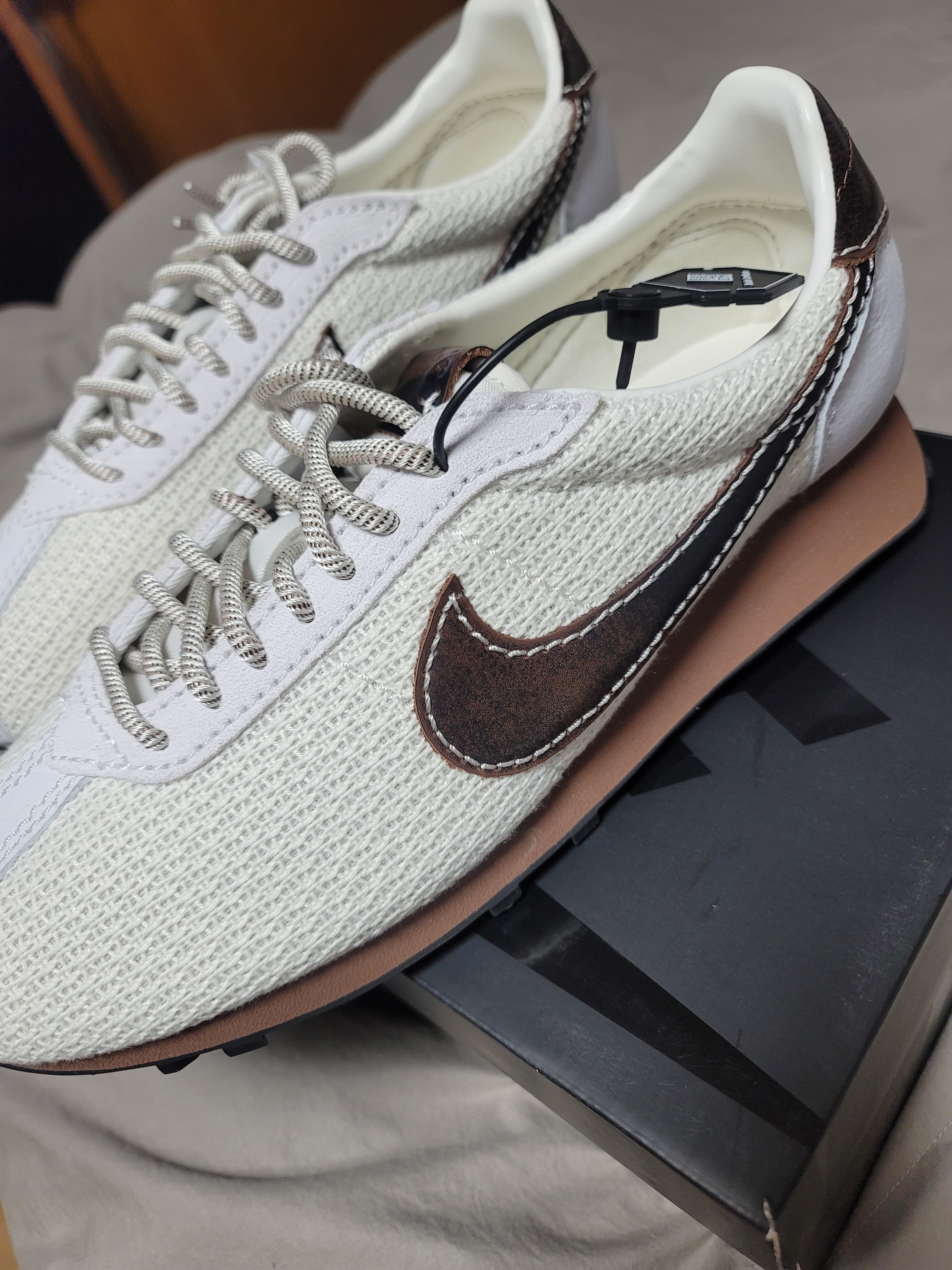 Nike LD-1000 Soft Pearl Black 착용 스타일 - 2