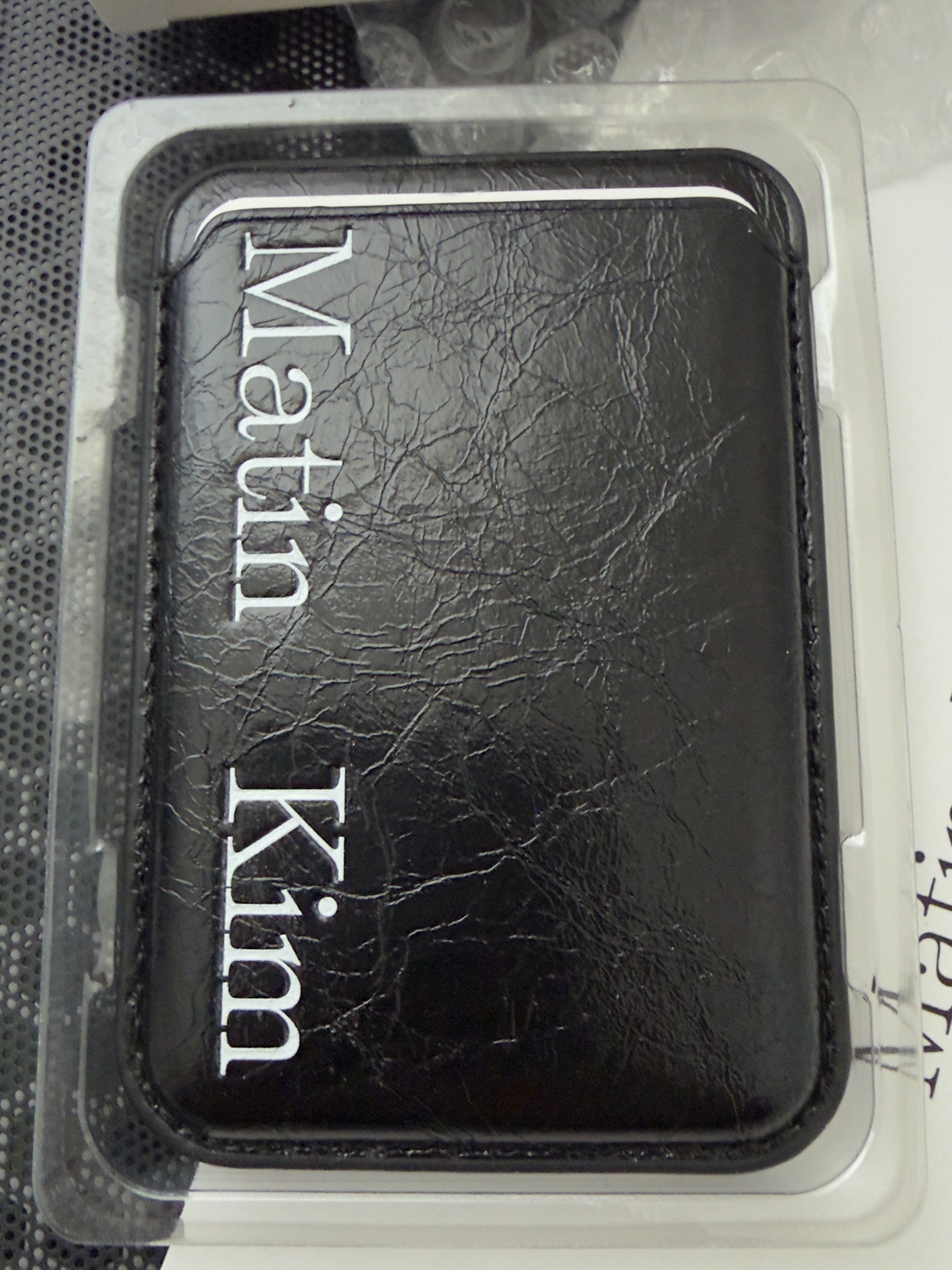 Matin Kim Matin Magnetic Card Wallet Black 착용 스타일 - 1
