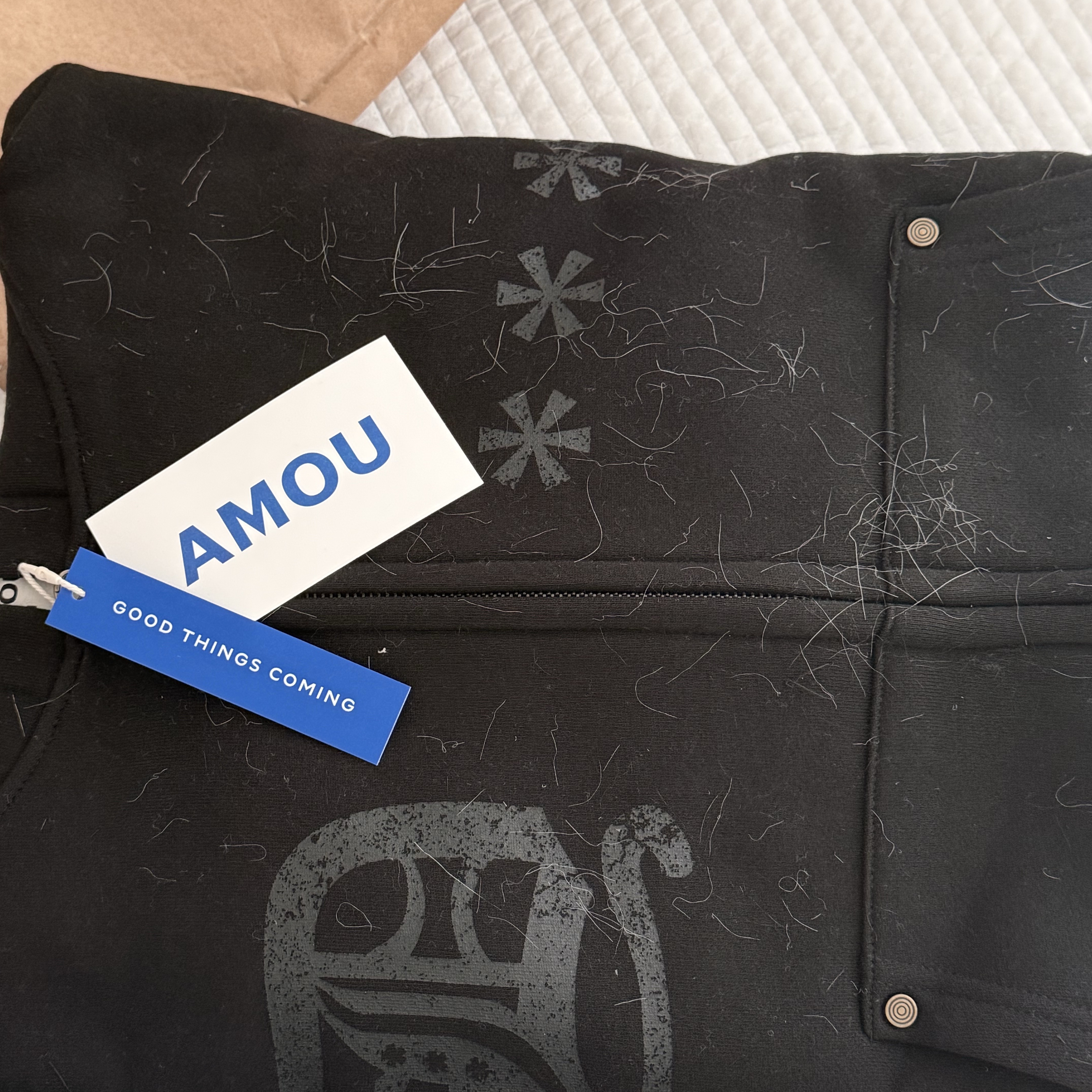 AMOU Fur Hoodie Zip Up Black 착용 스타일