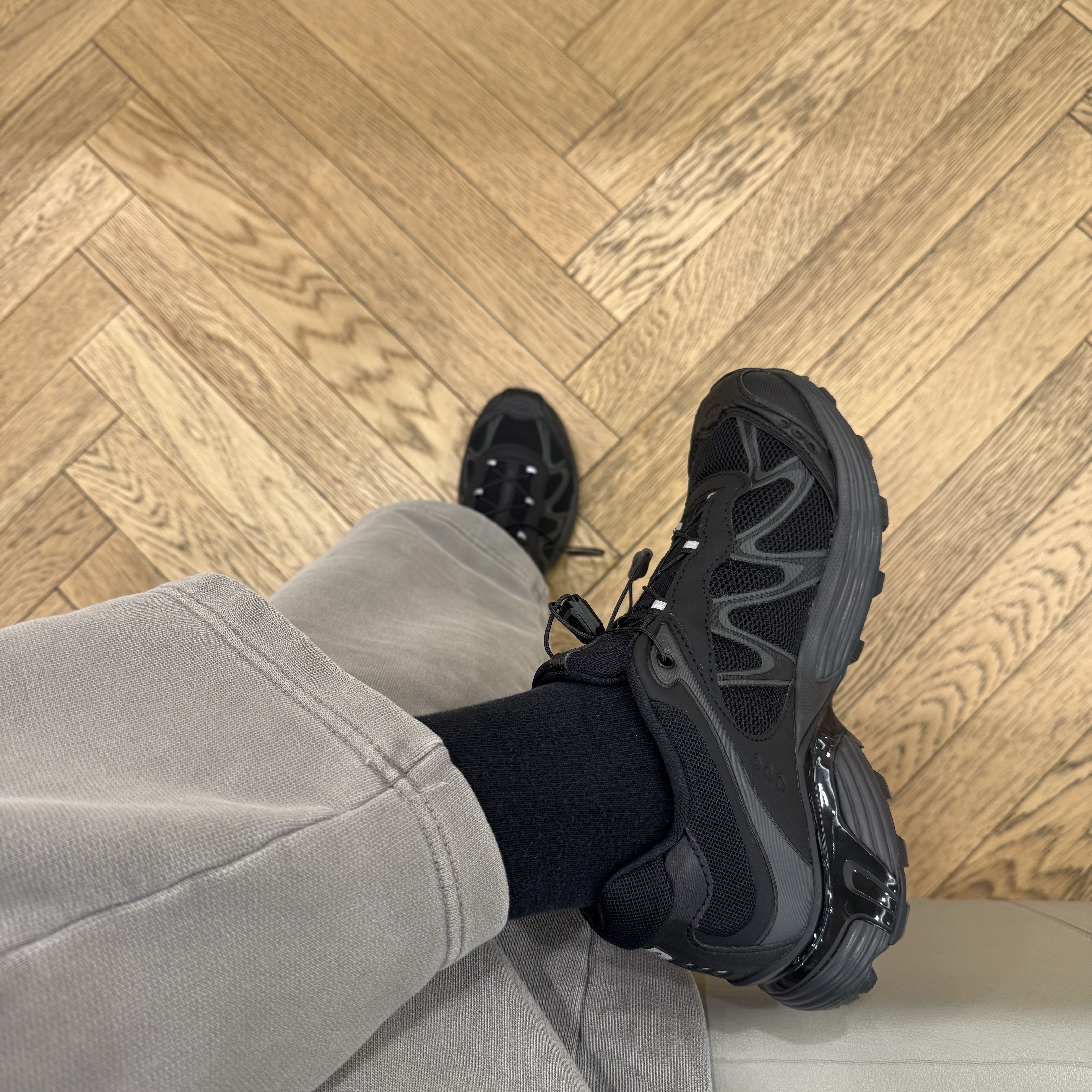 Salomon XT-Whisper Black Asphalt 착용 스타일