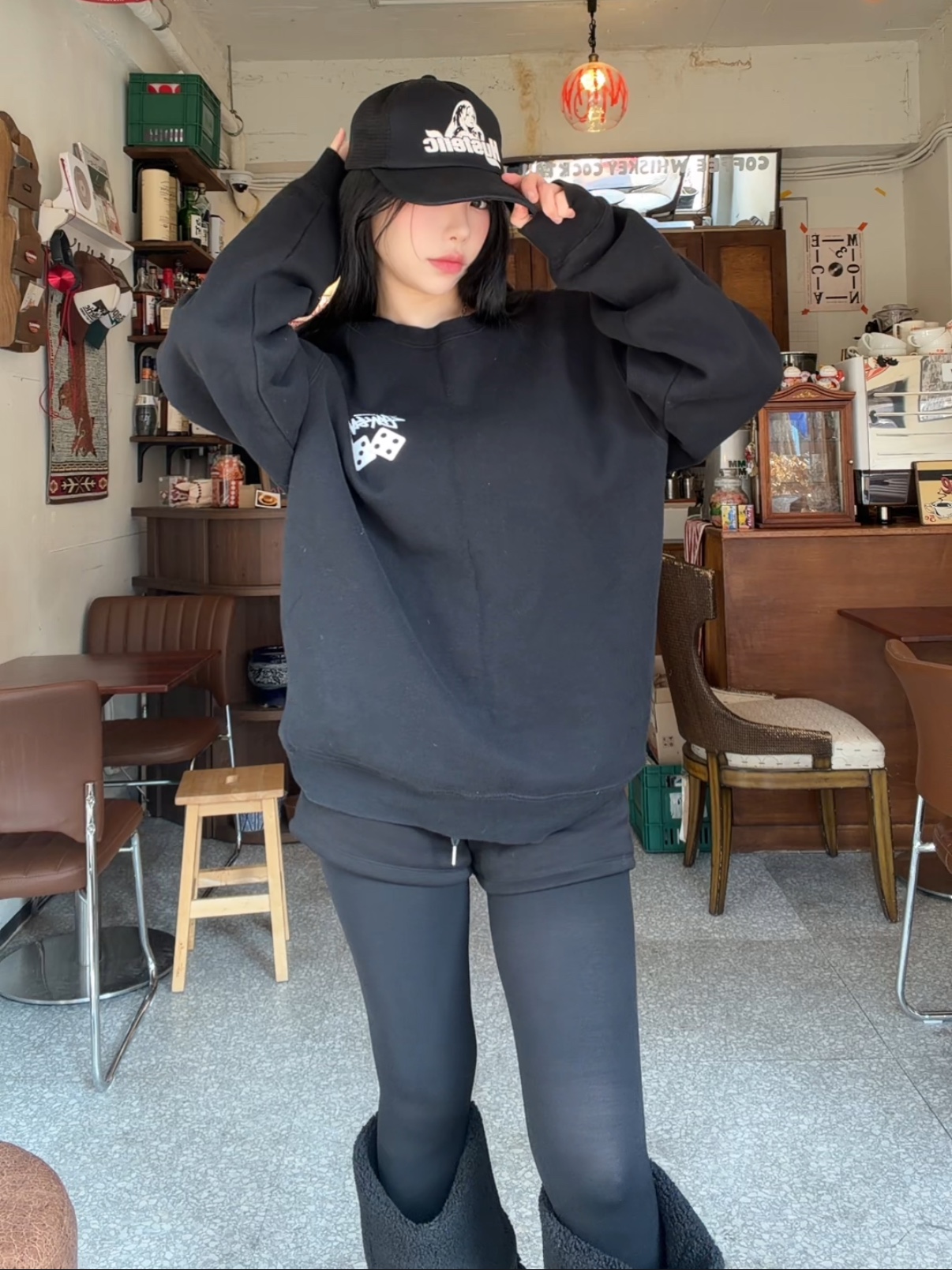 Stussy Dice Pigment Dyed Crew Black 착용 스타일