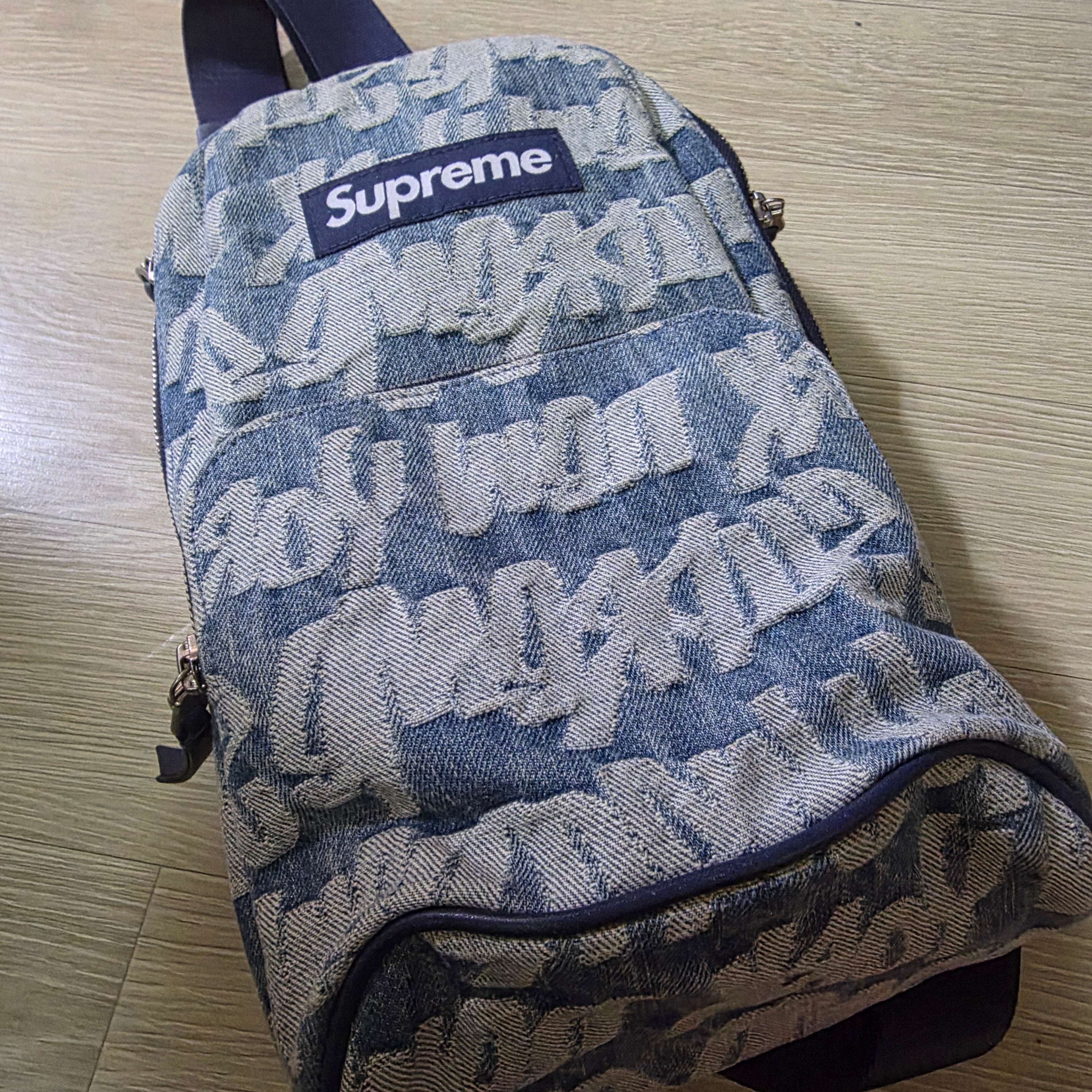 Supreme Fat Tip Jacquard Denim Sling Bag Blue - 22SS 착용 스타일