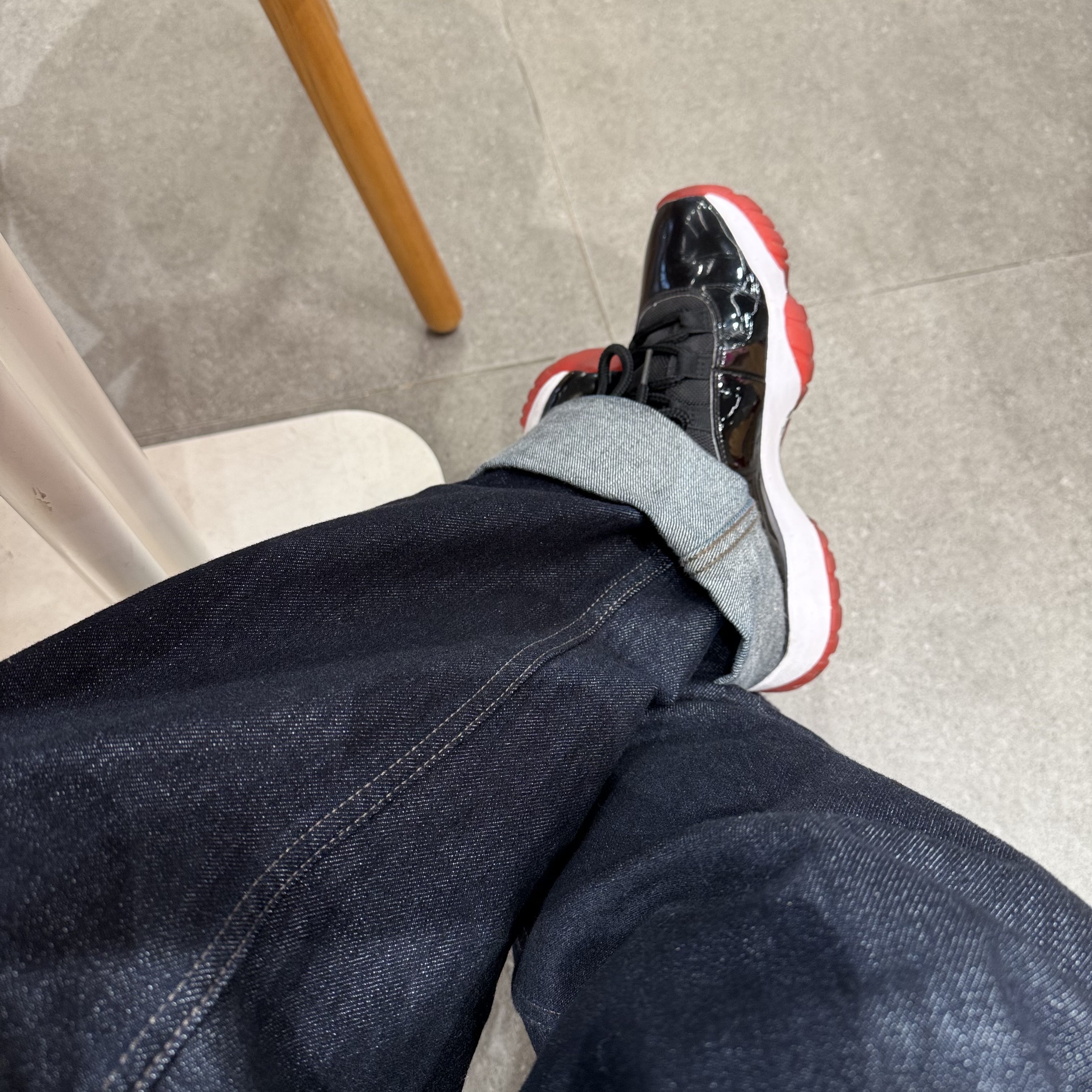 Jordan 11 Retro Bred 2019, Uniqlo x JW Anderson Straight Jean Blue - KR 착용 스타일 - 2
