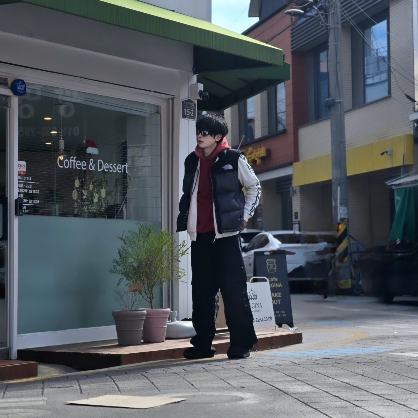 The North Face Novelty Nuptse Vest RDS Dark Gray - 25FW, Adidas German Beckenbauer Track Top Off White - KR Sizing 착용 스타일 - 1