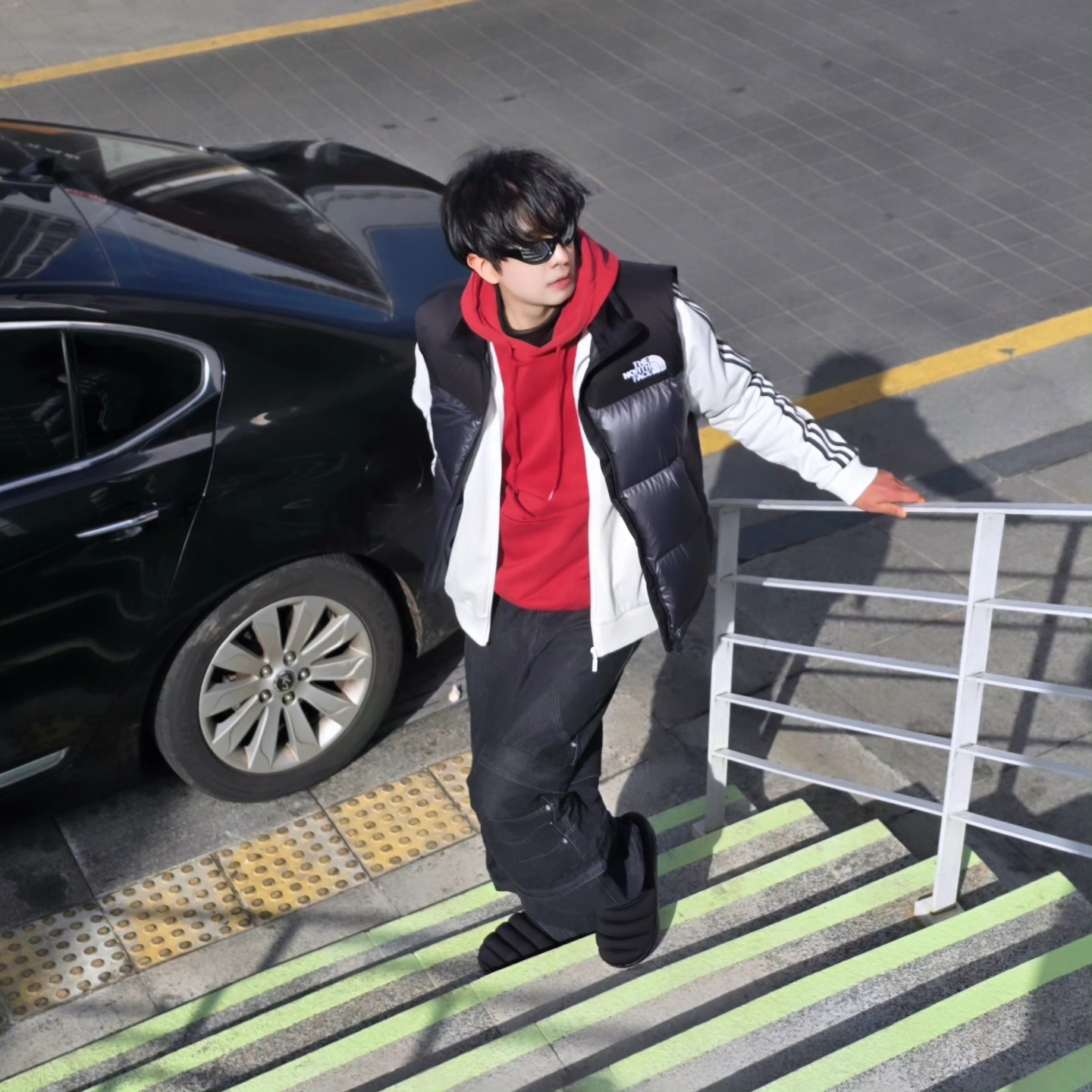 The North Face Novelty Nuptse Vest RDS Dark Gray - 25FW, Adidas German Beckenbauer Track Top Off White - KR Sizing 착용 스타일 - 4