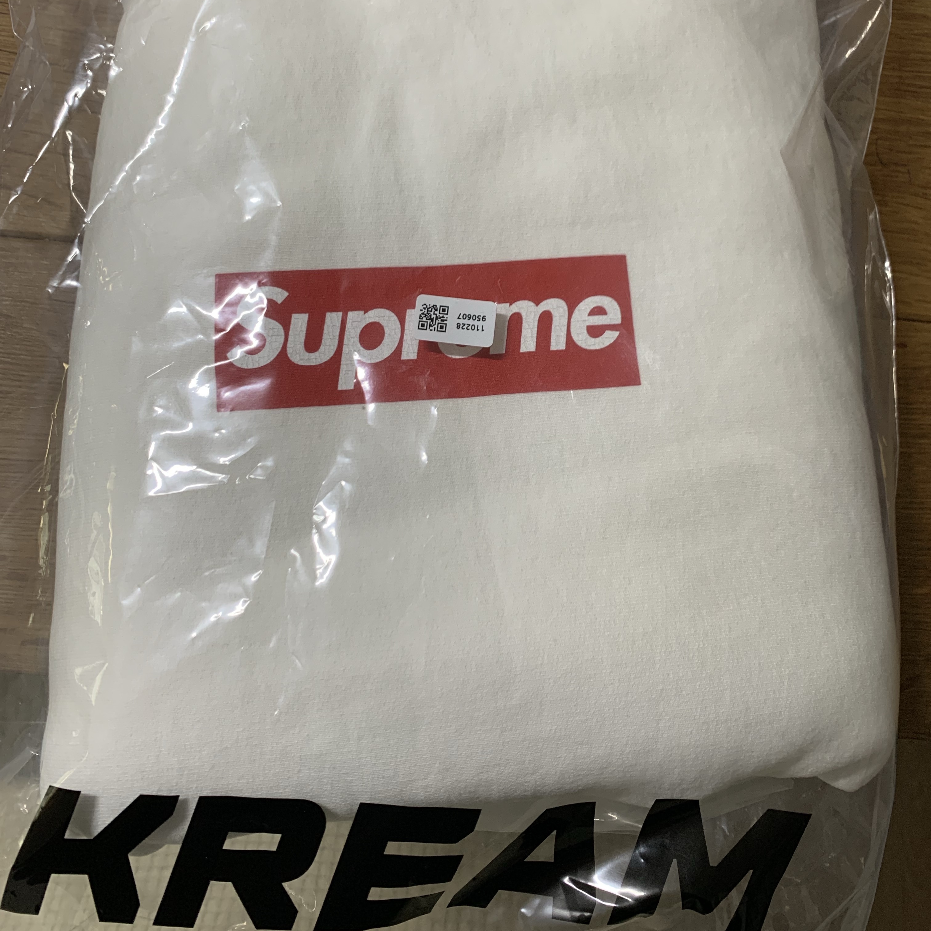 Supreme Washed Box Logo Crewneck White - 25SS 착용 스타일