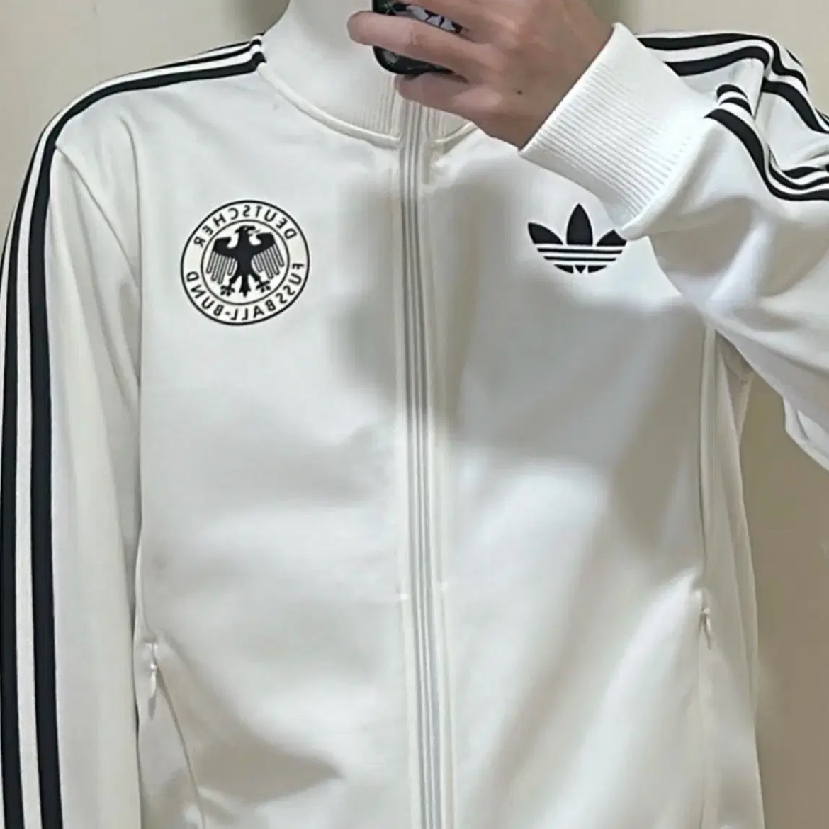 Adidas German Beckenbauer Track Top Off White - KR Sizing, Versace Greca Bracelet Light Gold 착용 스타일 - 2