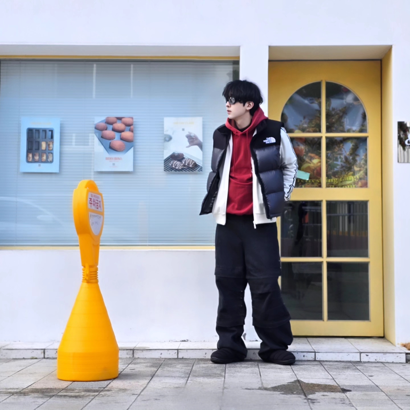 The North Face Novelty Nuptse Vest RDS Dark Gray - 25FW, Adidas German Beckenbauer Track Top Off White - KR Sizing 착용 스타일 - 4