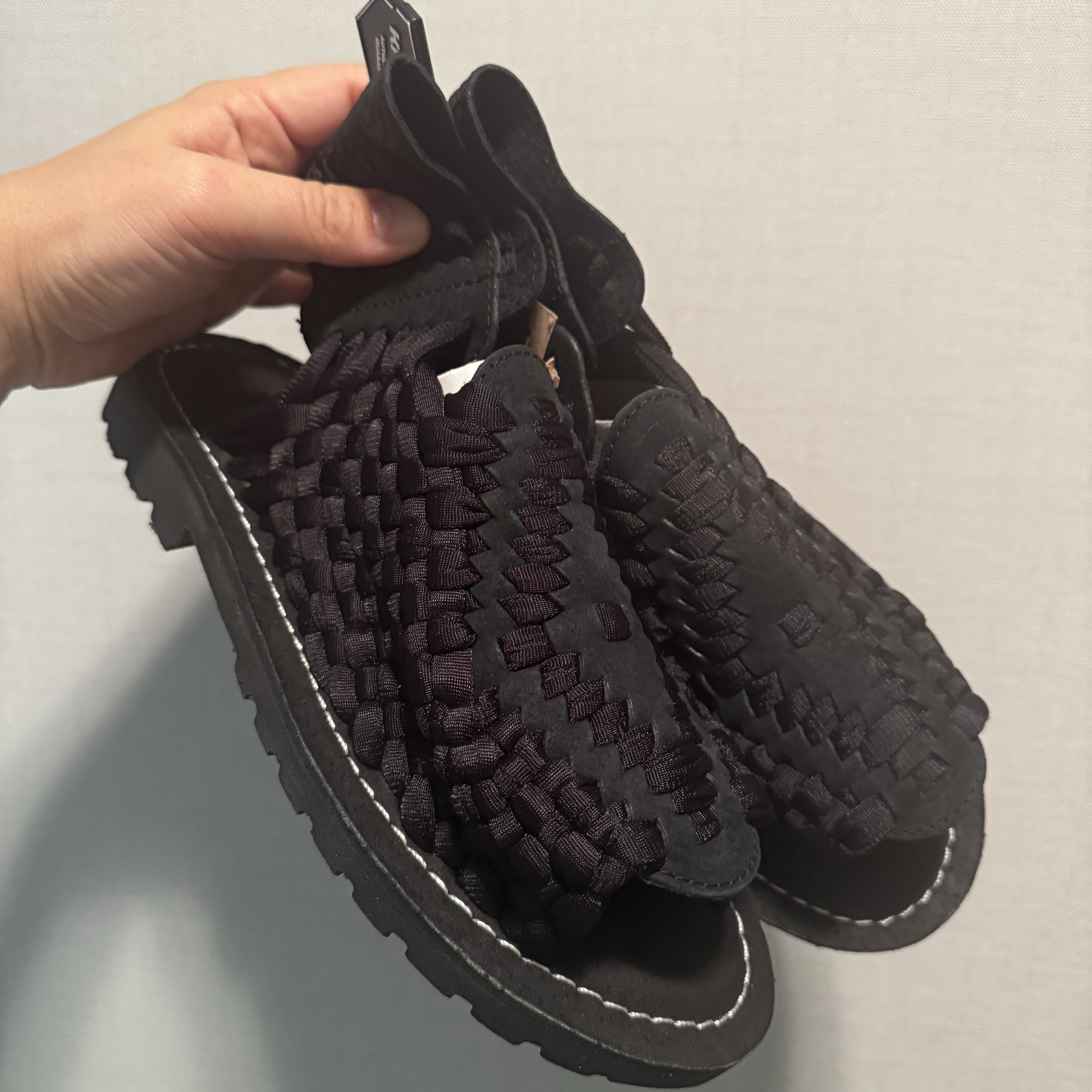 Chubasco Aztec Juan Black 착용 스타일