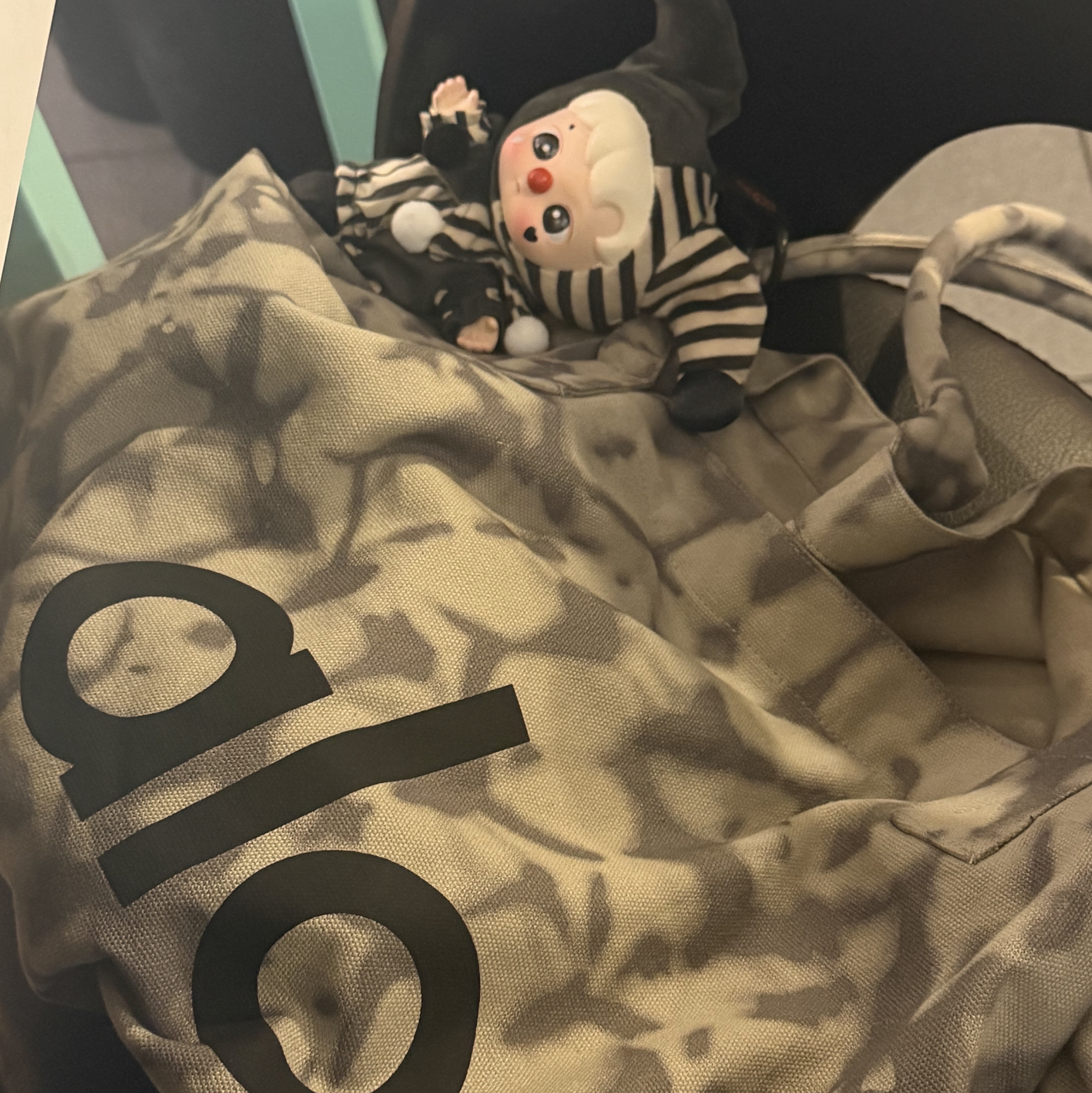 Alo Yoga Iconic Shopper Tote Bag Grey Tiedye, Pop Mart Why So Serious Series Vinyl Plush Pendant Sealed Case (1 Blind Box) 착용 스타일