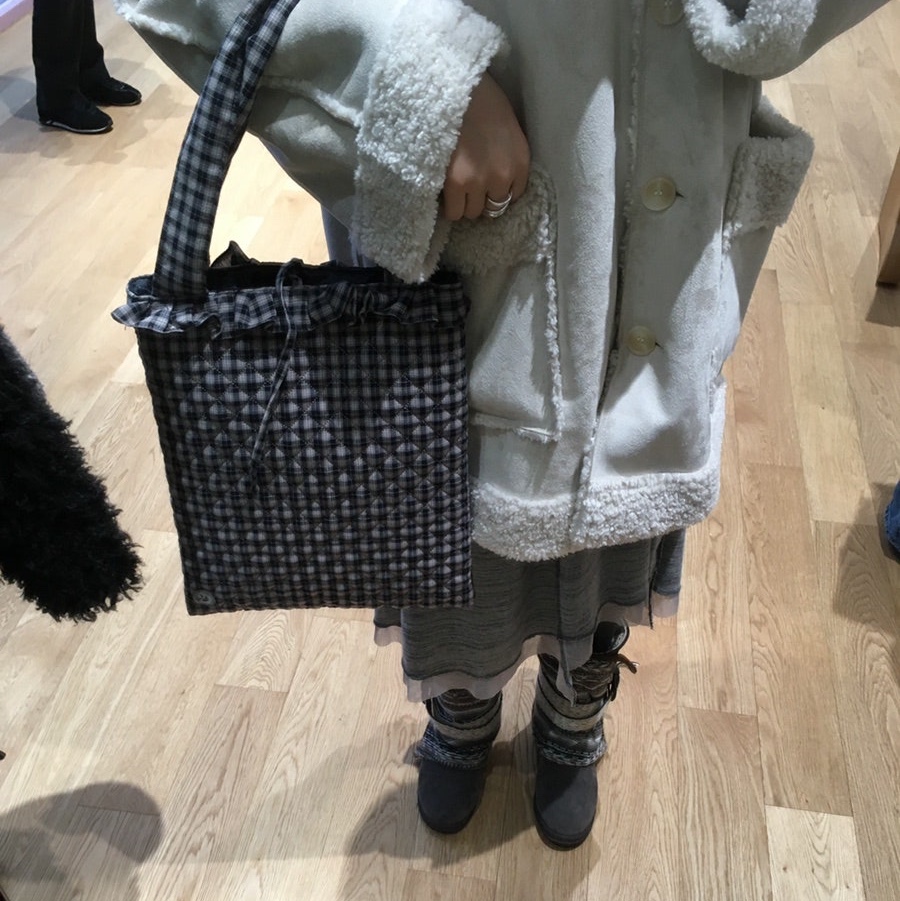 Subu x Coyseio Bunny Sweat Padding Shoes Melange Gray, Subu x Coyseio Fluff Check Padding Shoes Check 착용 스타일 - 3